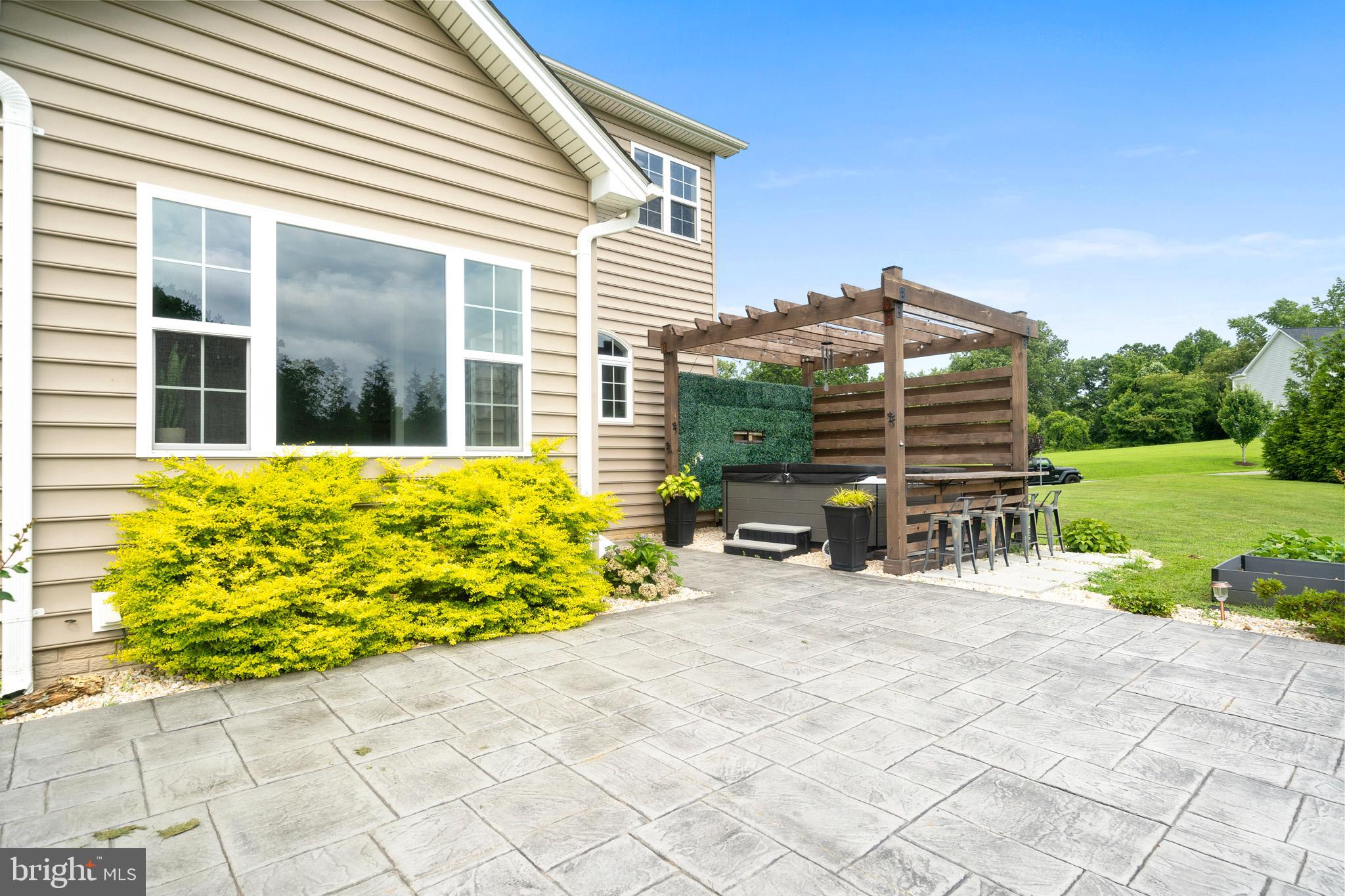 TWIN PONDS - Residential