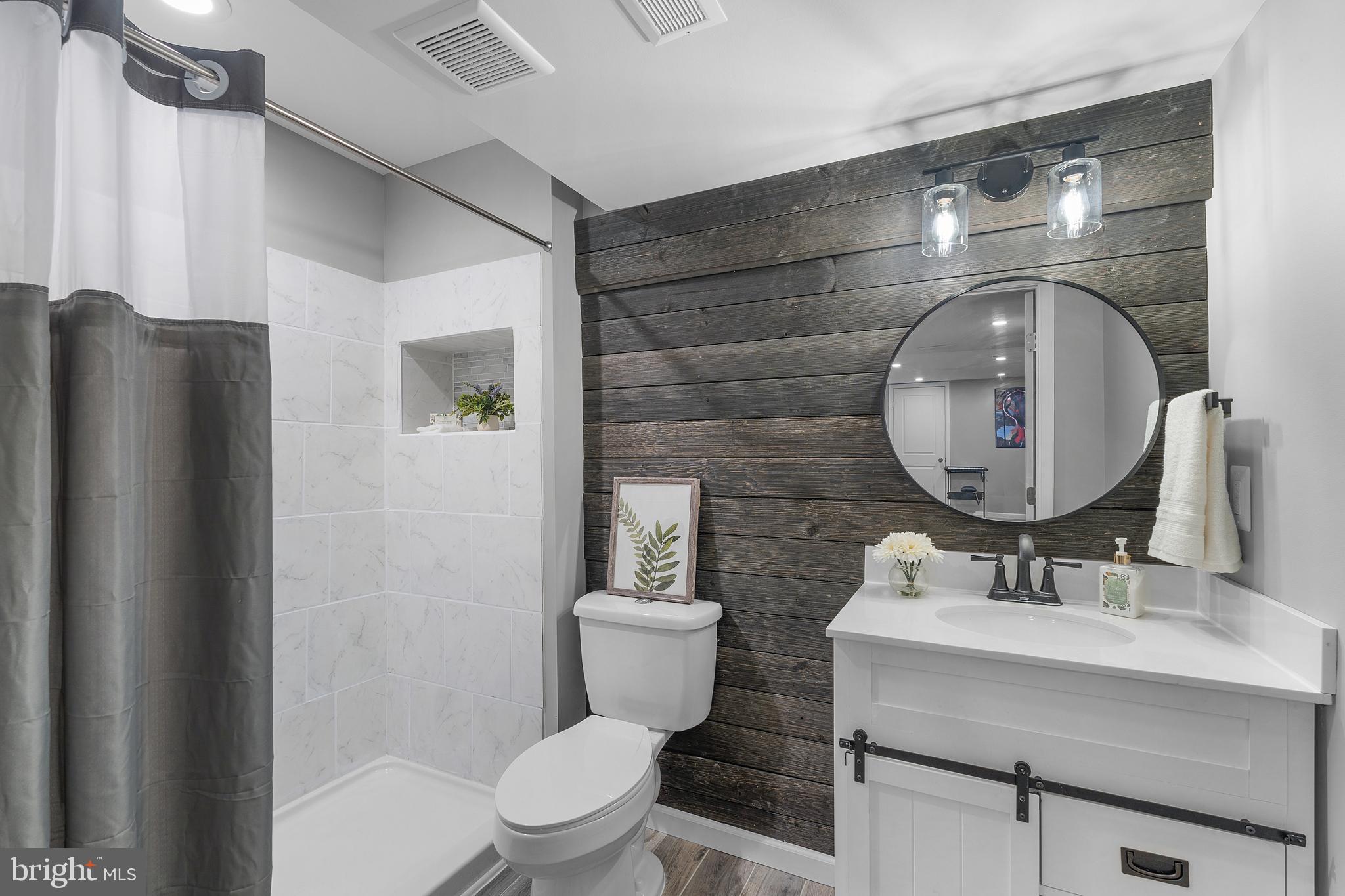 TWIN PONDS - Residential