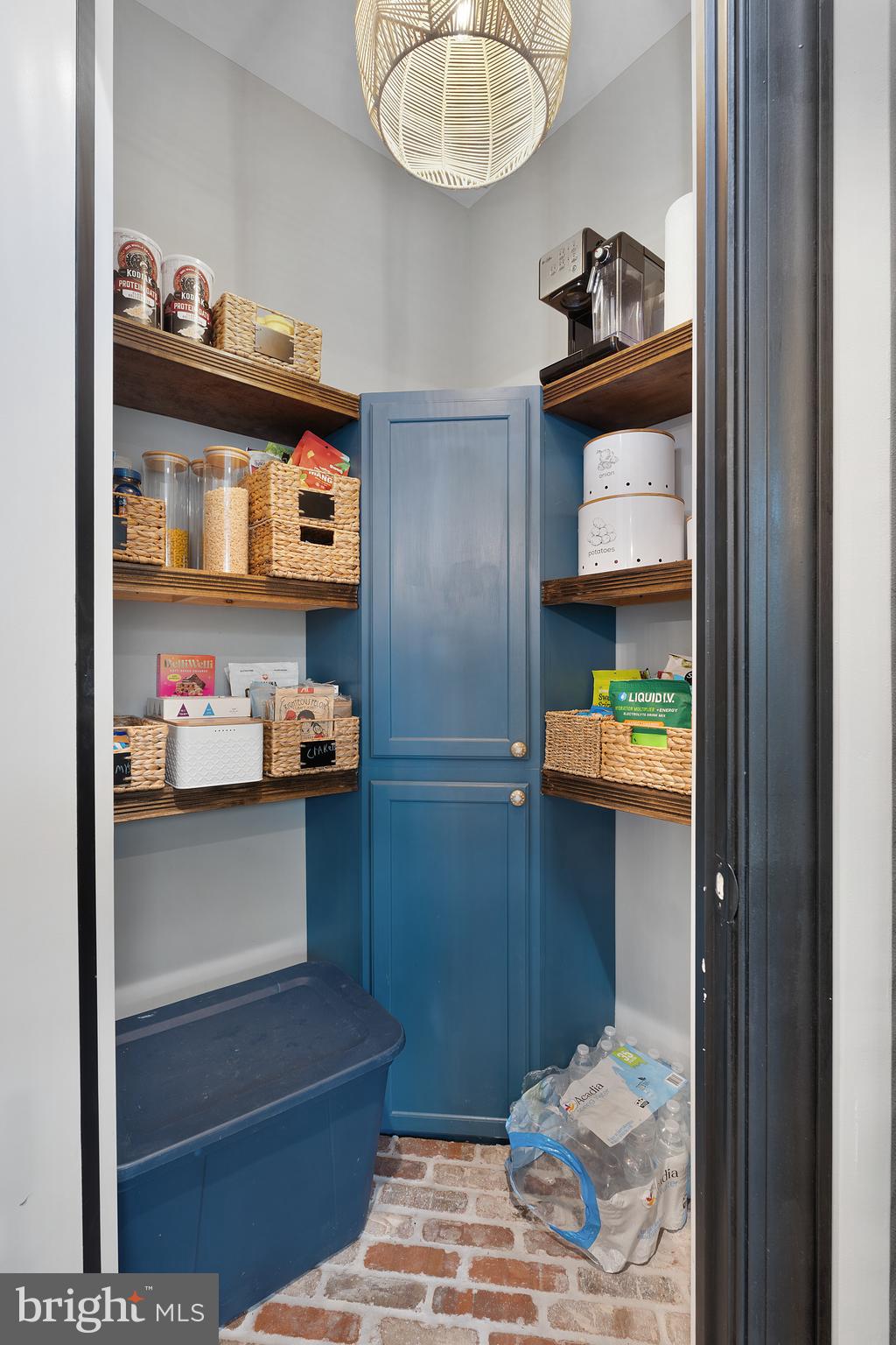 TWIN PONDS - Residential