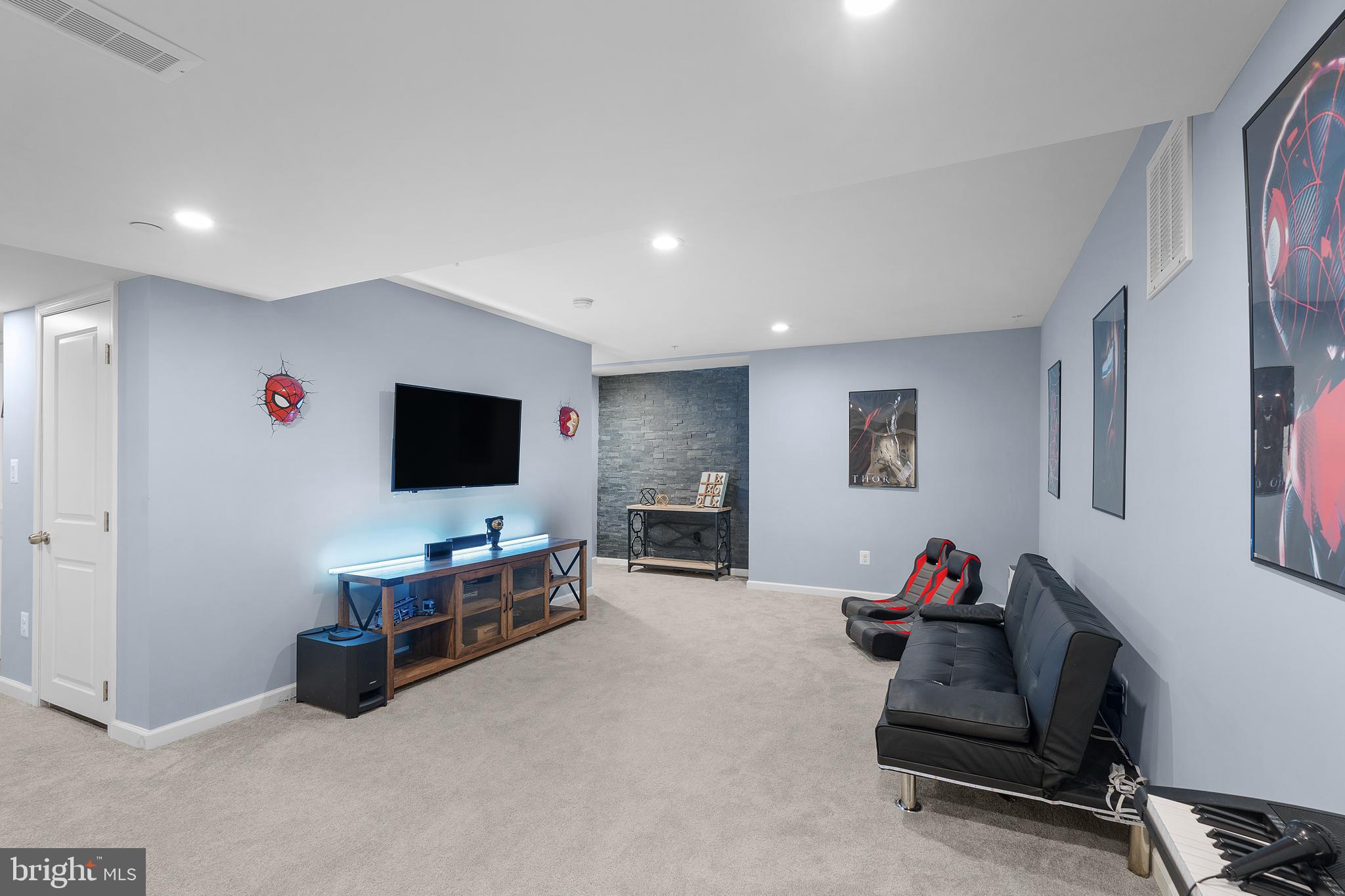 TWIN PONDS - Residential