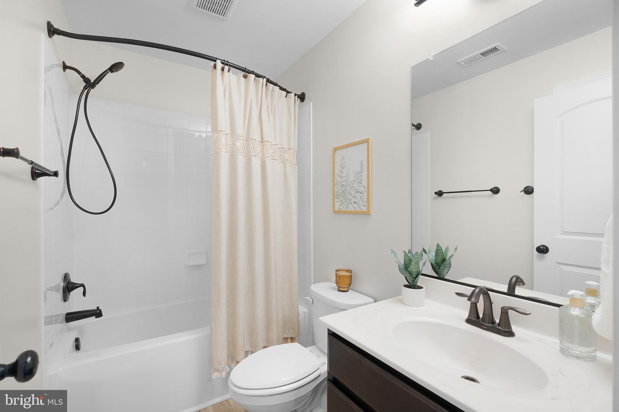 TWIN PONDS - Residential