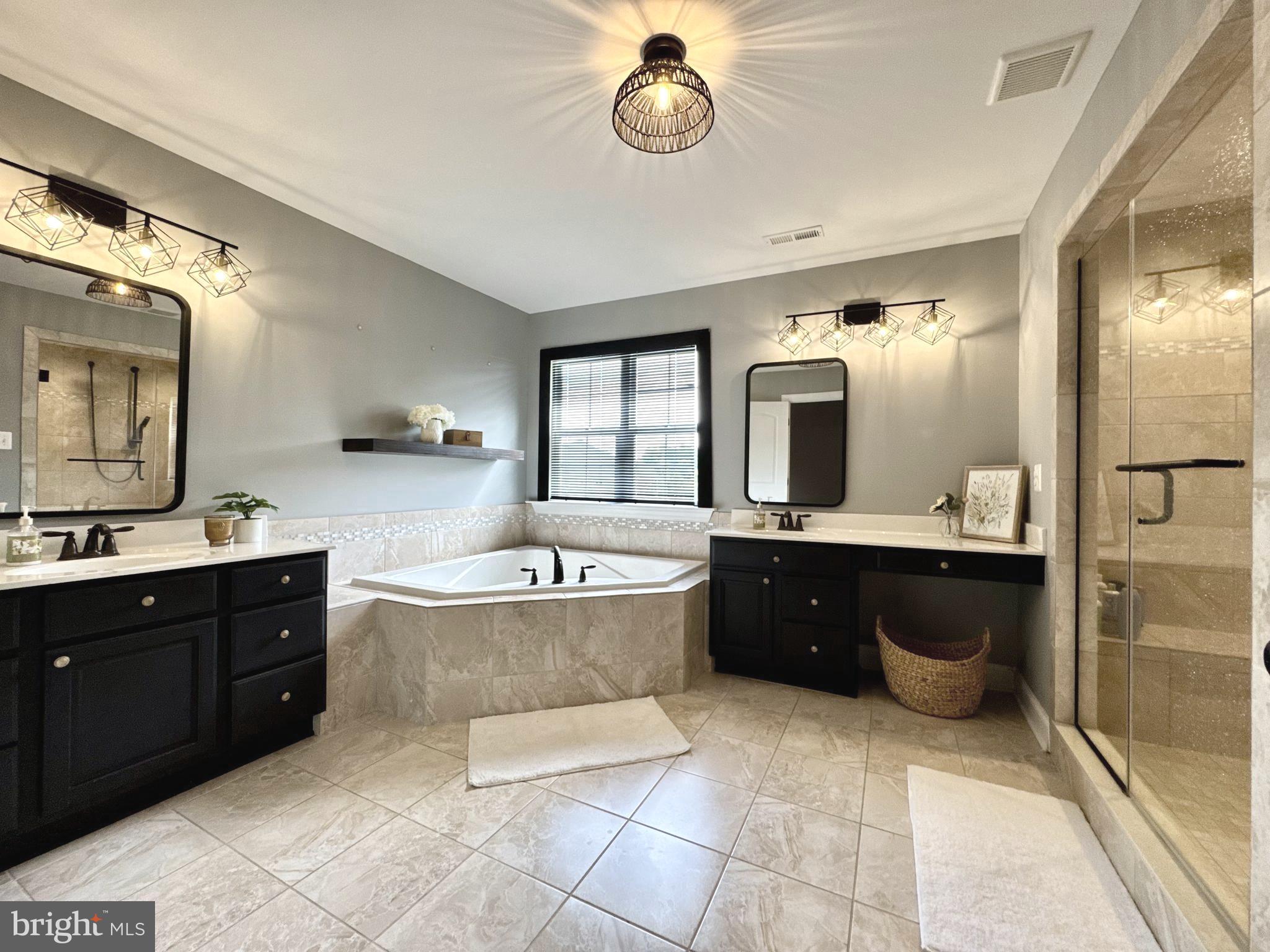 TWIN PONDS - Residential