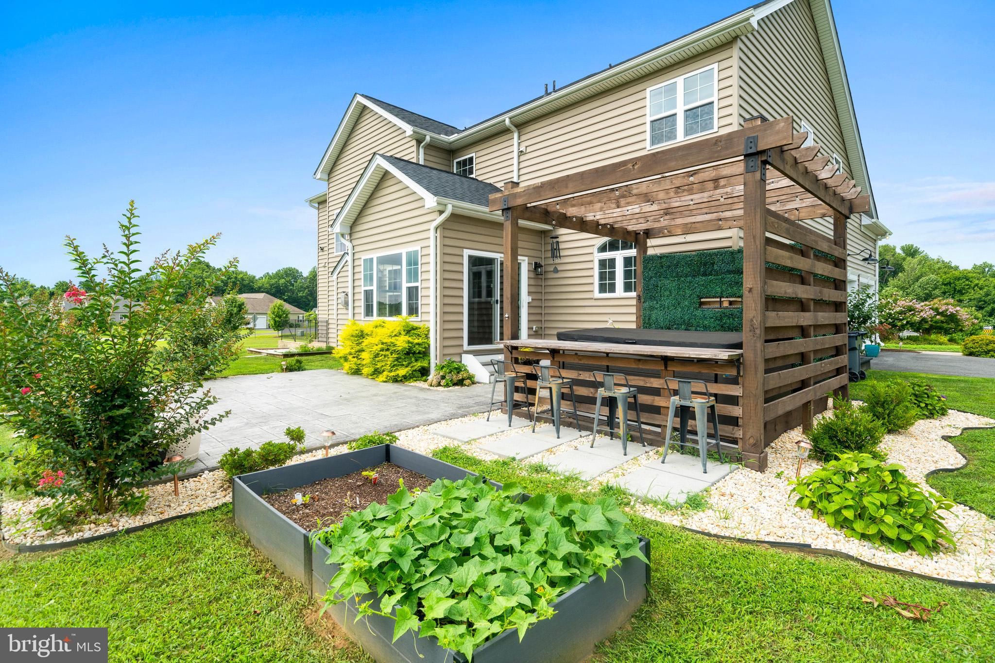 TWIN PONDS - Residential