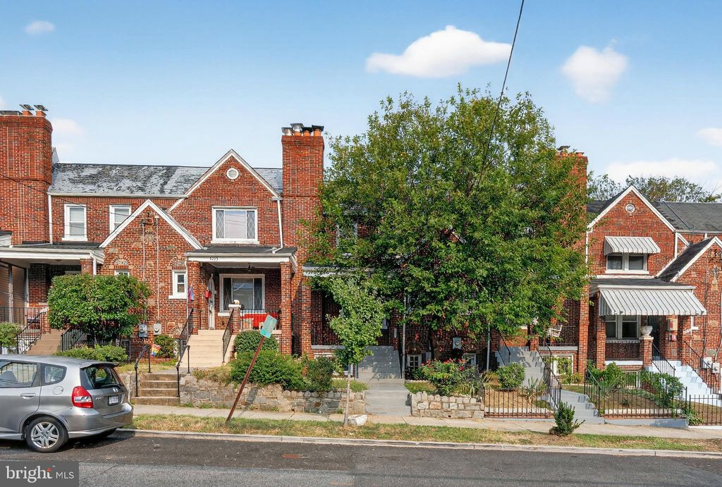 Photo of 5221 2nd Street NW, WASHINGTON, DC 20011 (MLS # DCDC2230374)