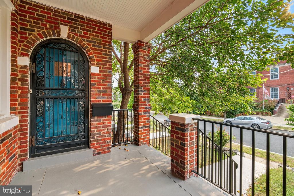 Photo of 5221 2nd Street NW, WASHINGTON, DC 20011 (MLS # DCDC2230374)