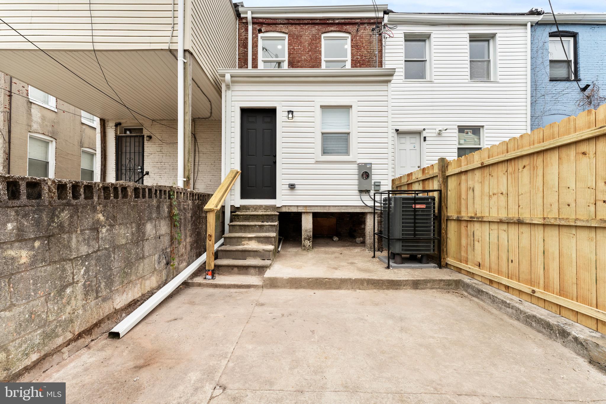 BROADWAY EAST - Residential