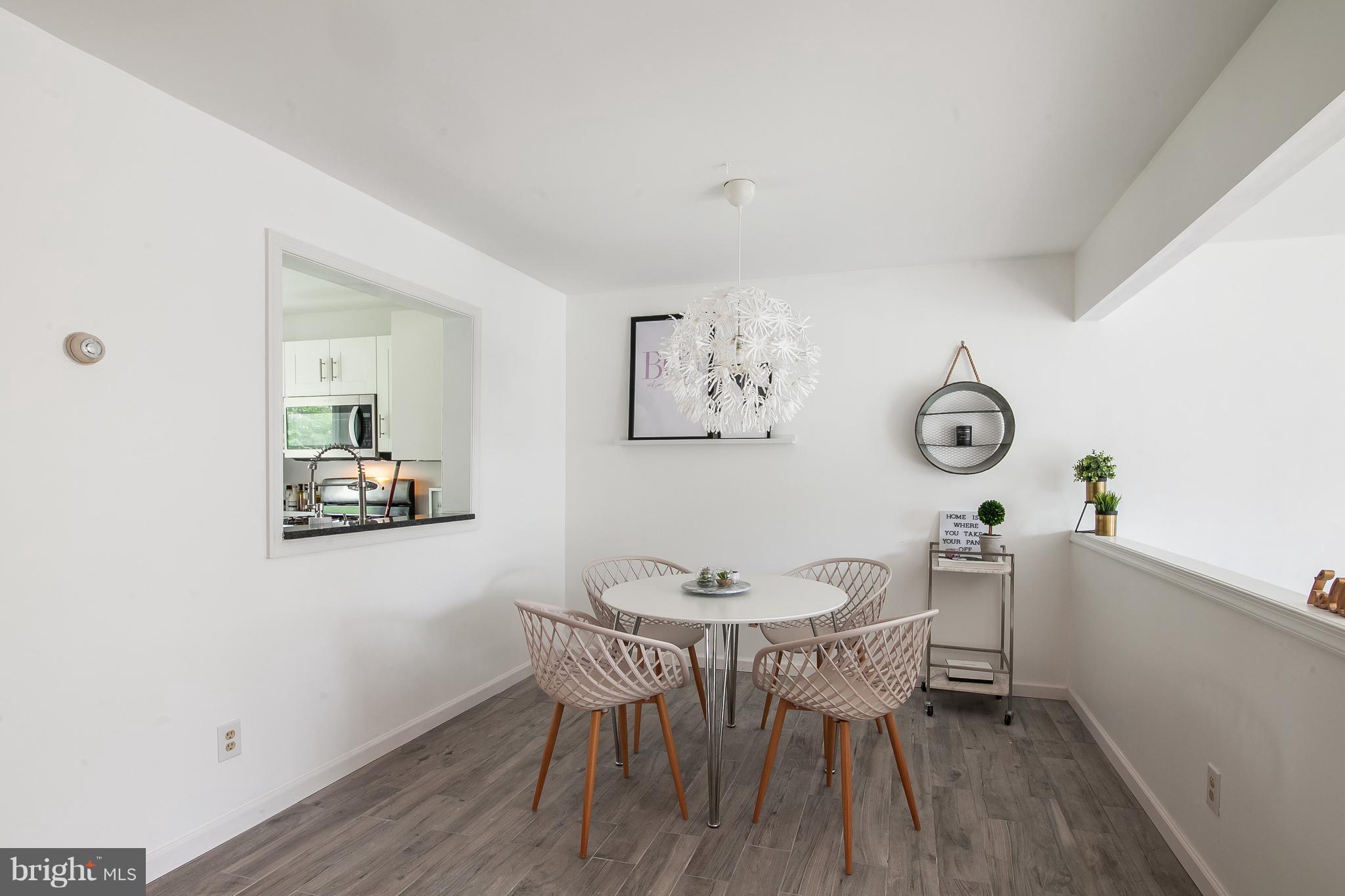 SPRING KNOLL - Residential