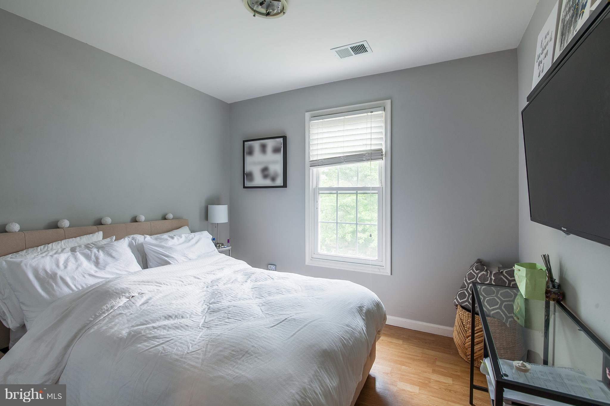 SPRING KNOLL - Residential