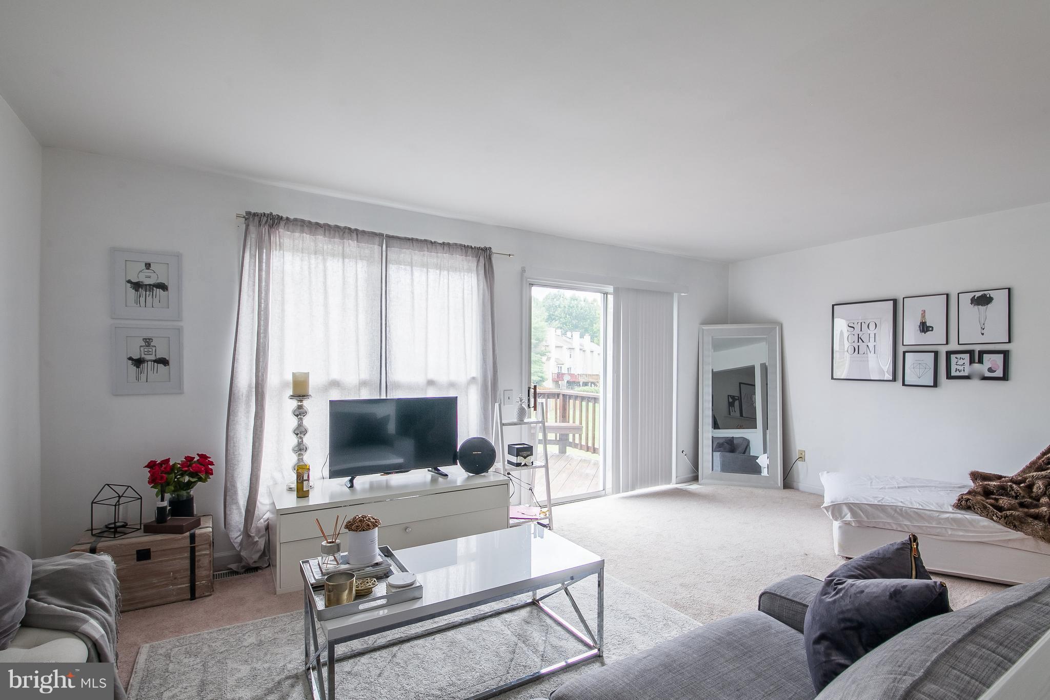 SPRING KNOLL - Residential