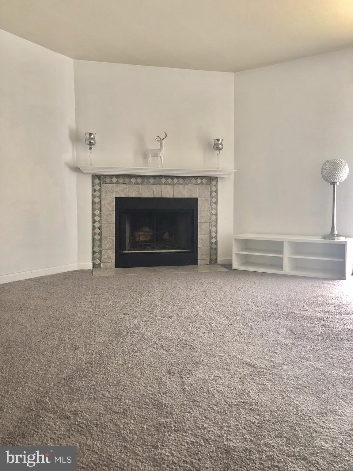 SPRING KNOLL - Residential