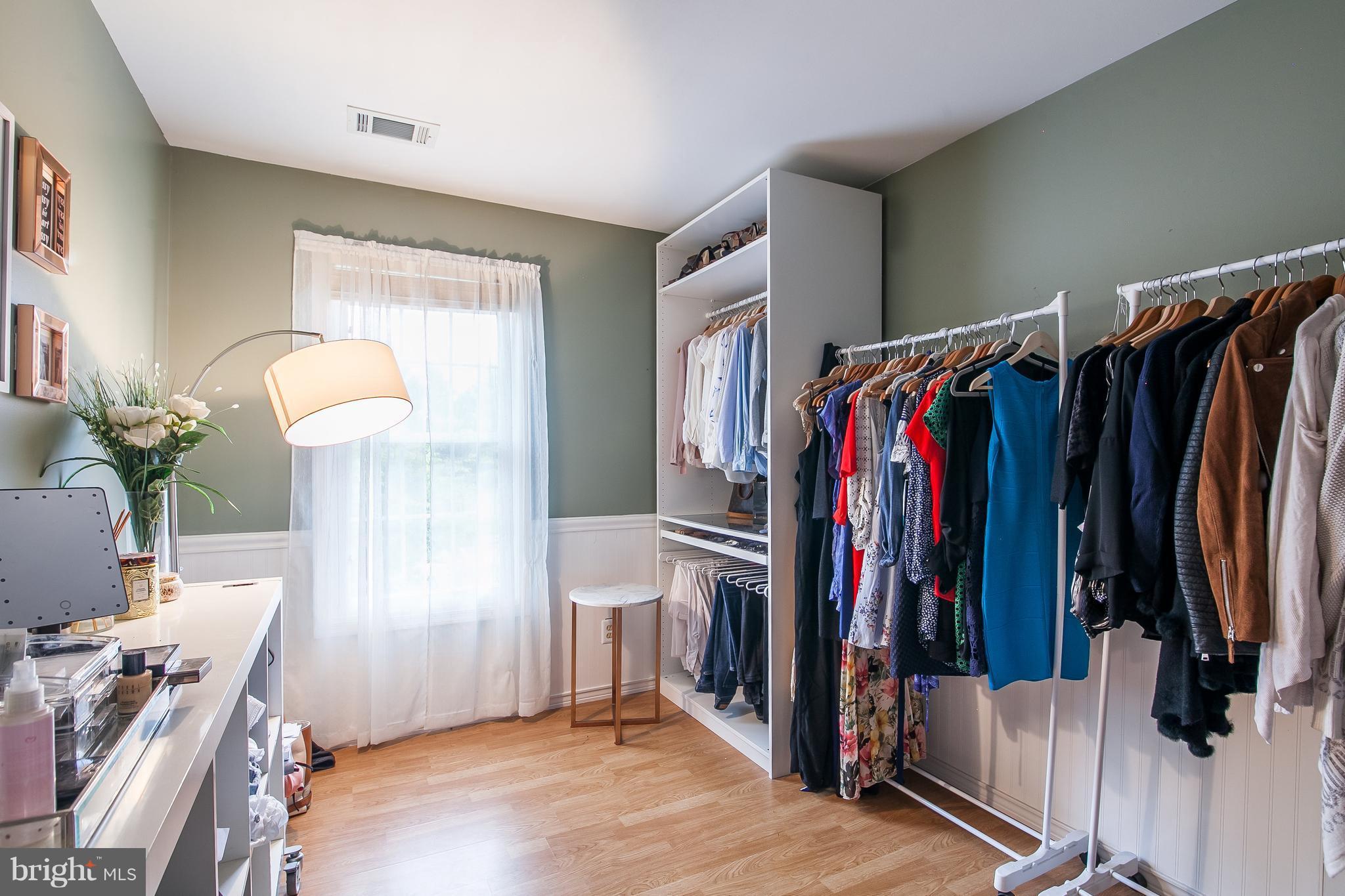 SPRING KNOLL - Residential