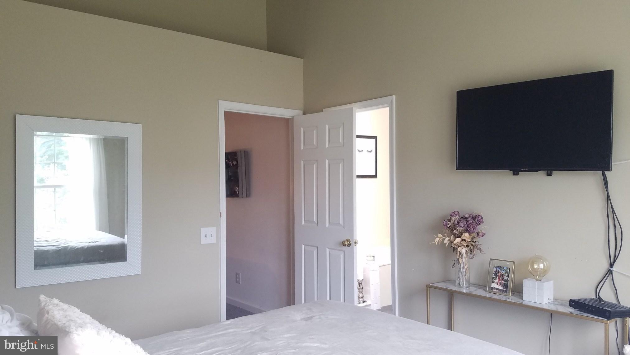 SPRING KNOLL - Residential