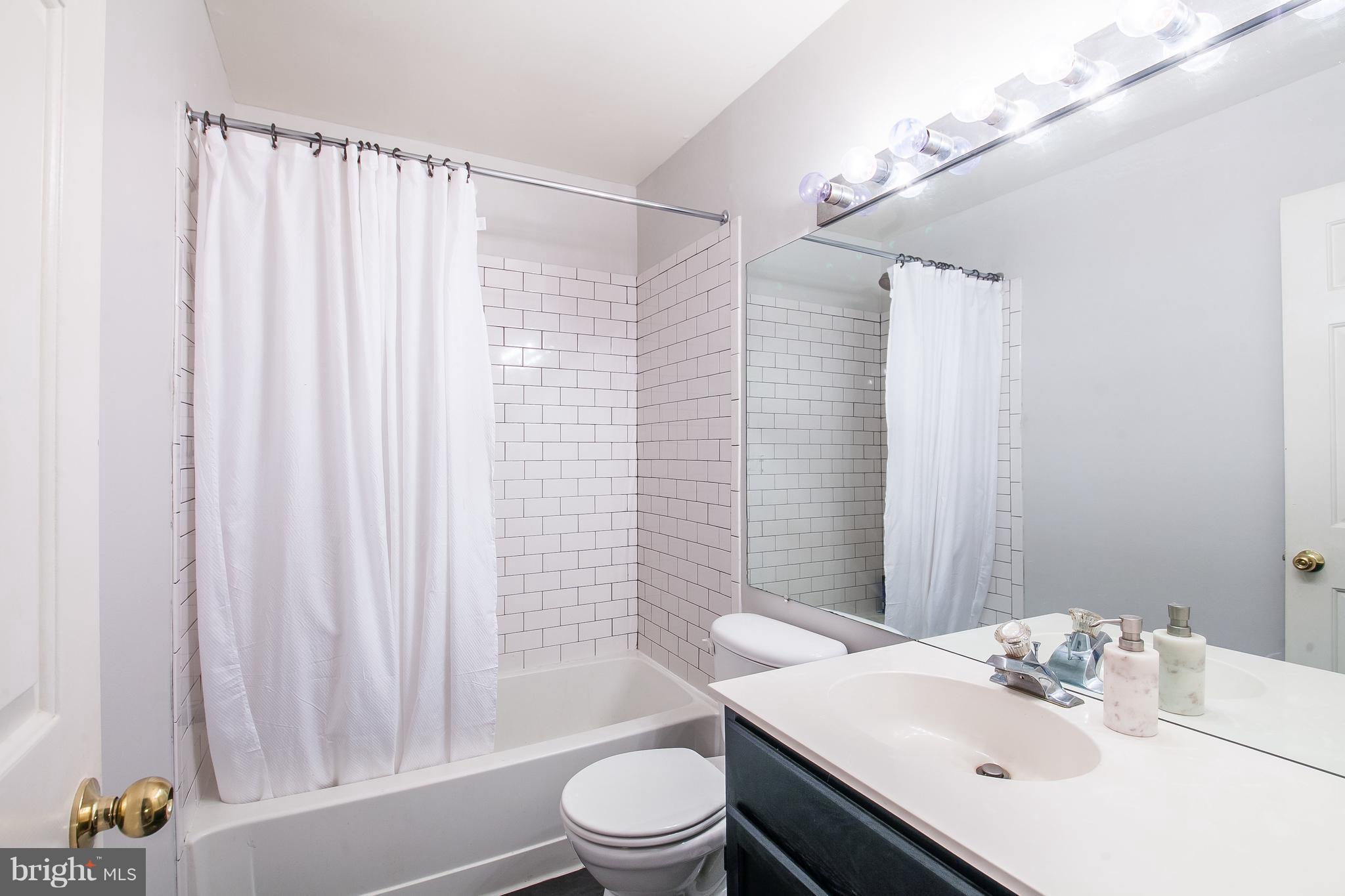 SPRING KNOLL - Residential