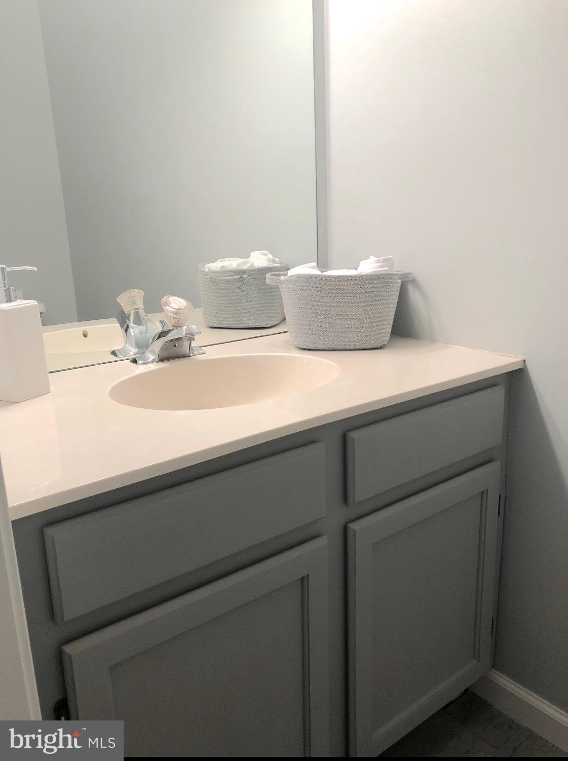 SPRING KNOLL - Residential