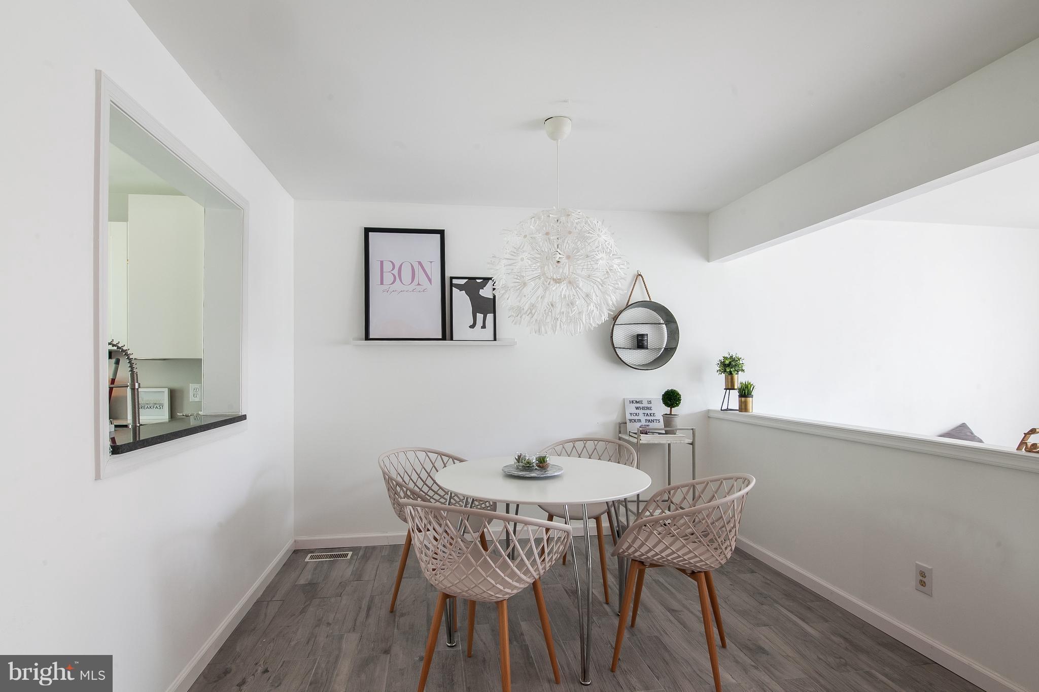 SPRING KNOLL - Residential