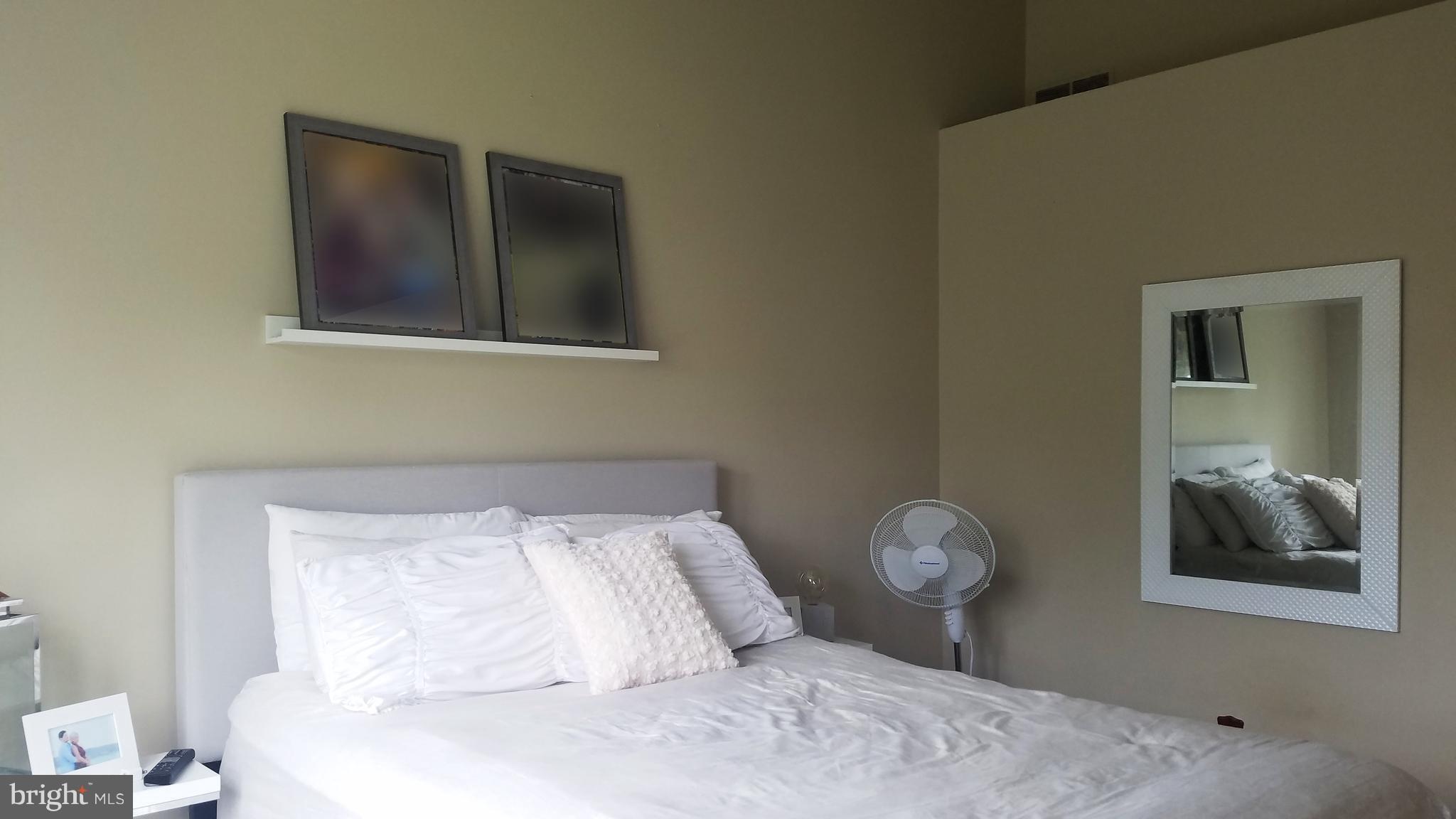 SPRING KNOLL - Residential