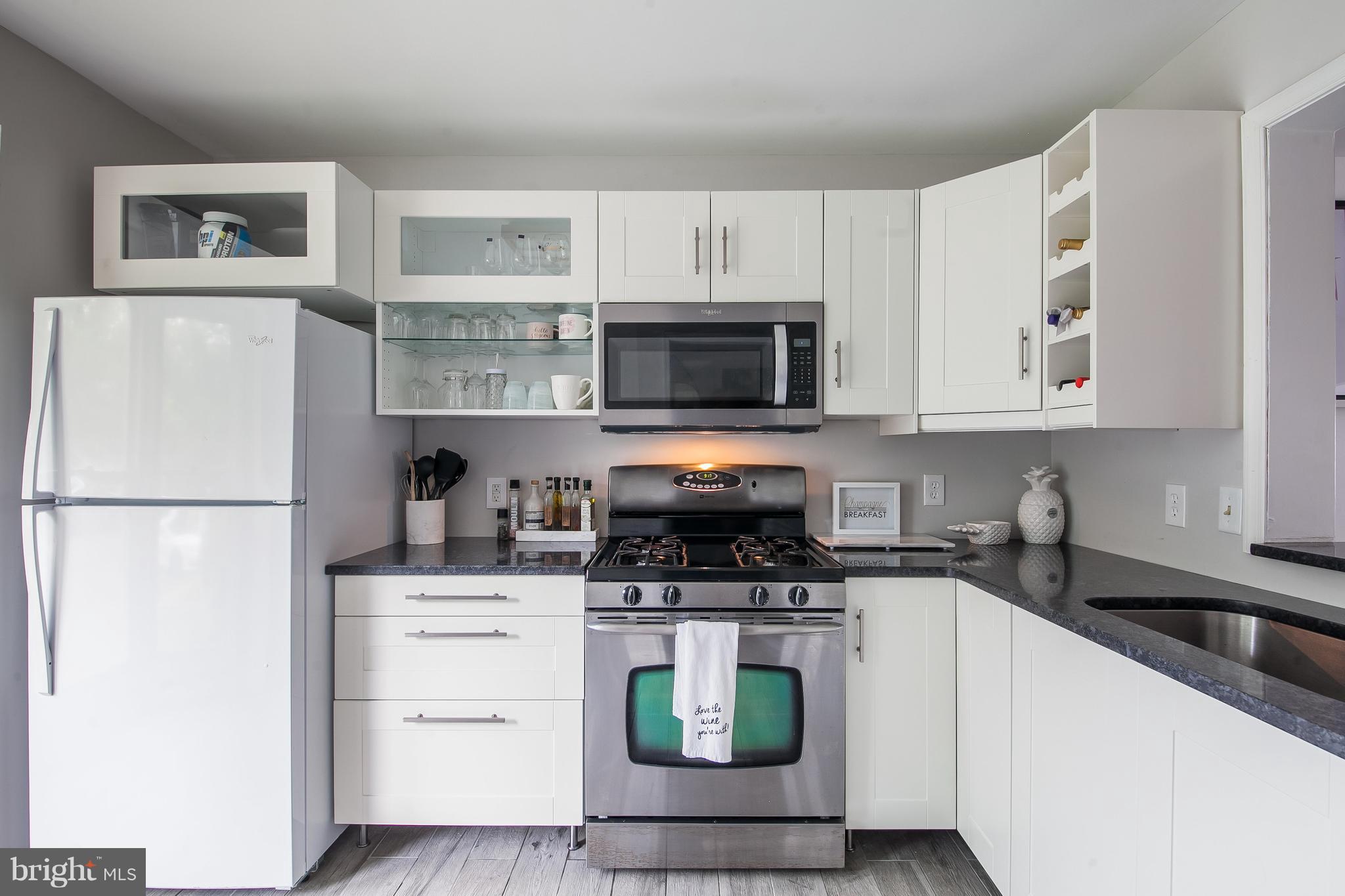 SPRING KNOLL - Residential