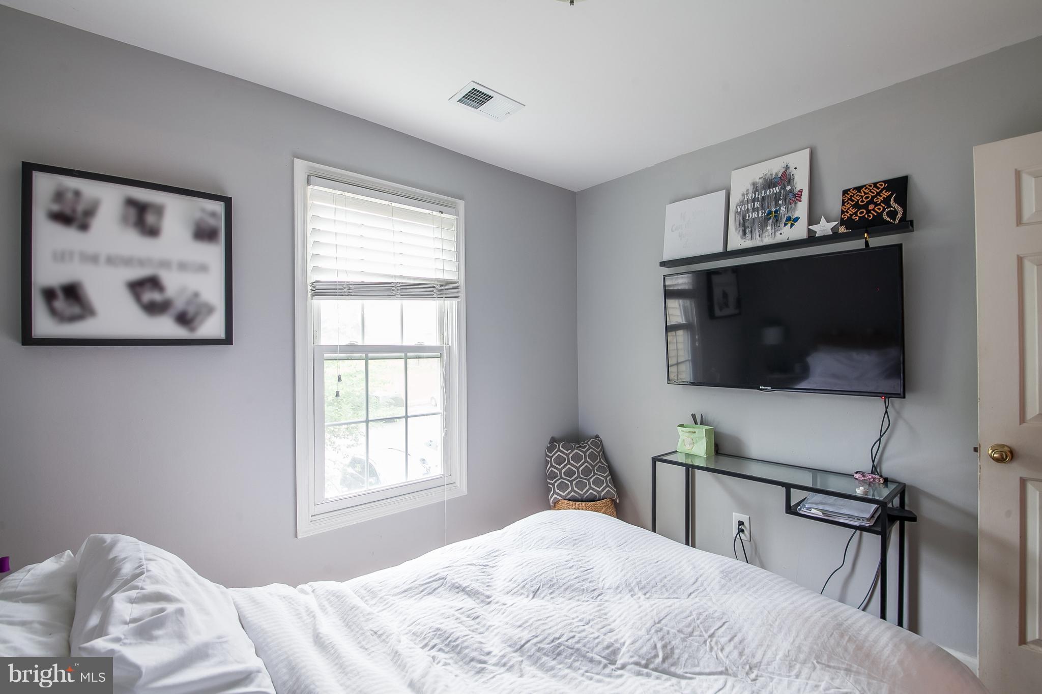 SPRING KNOLL - Residential