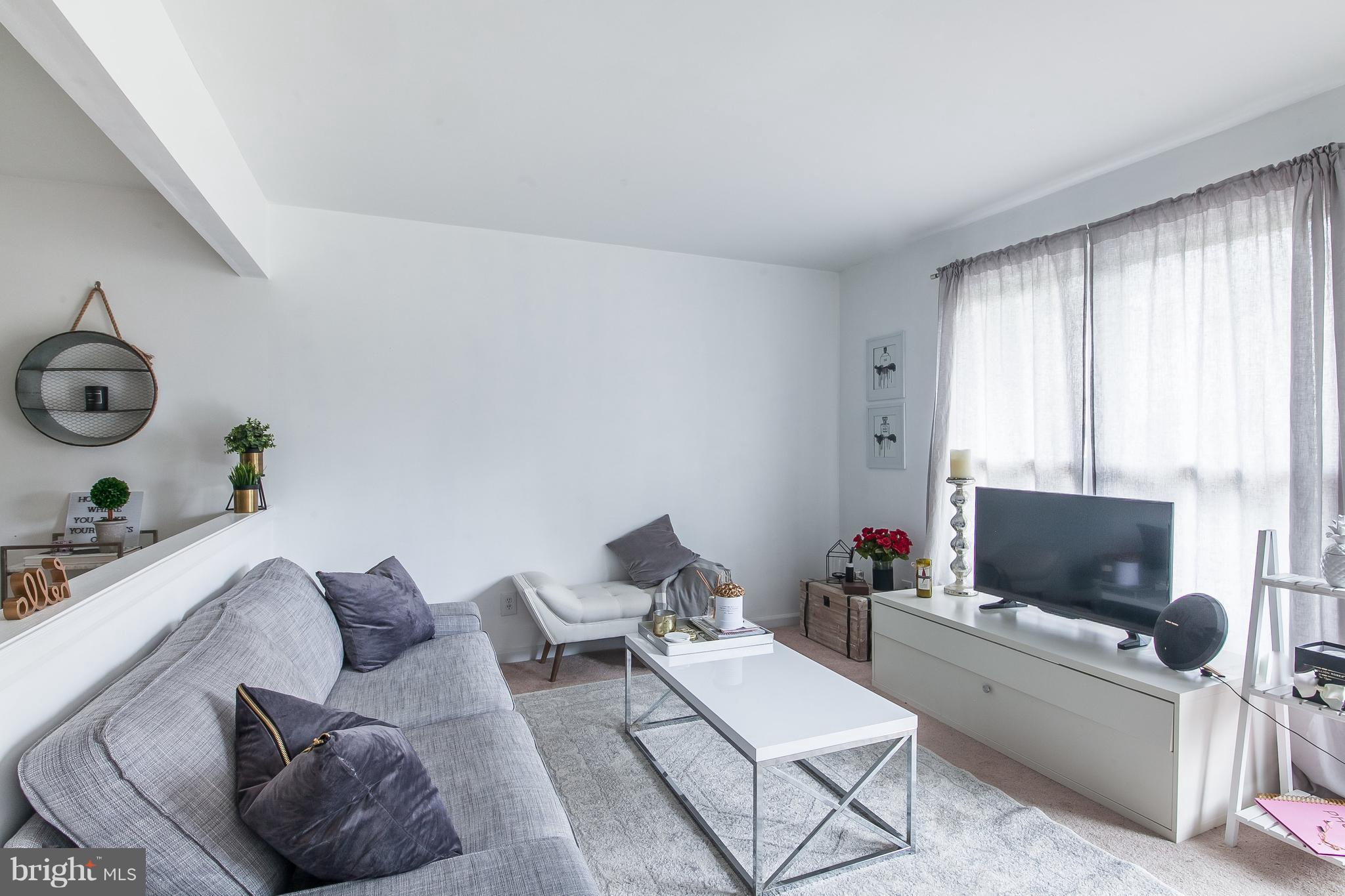 SPRING KNOLL - Residential