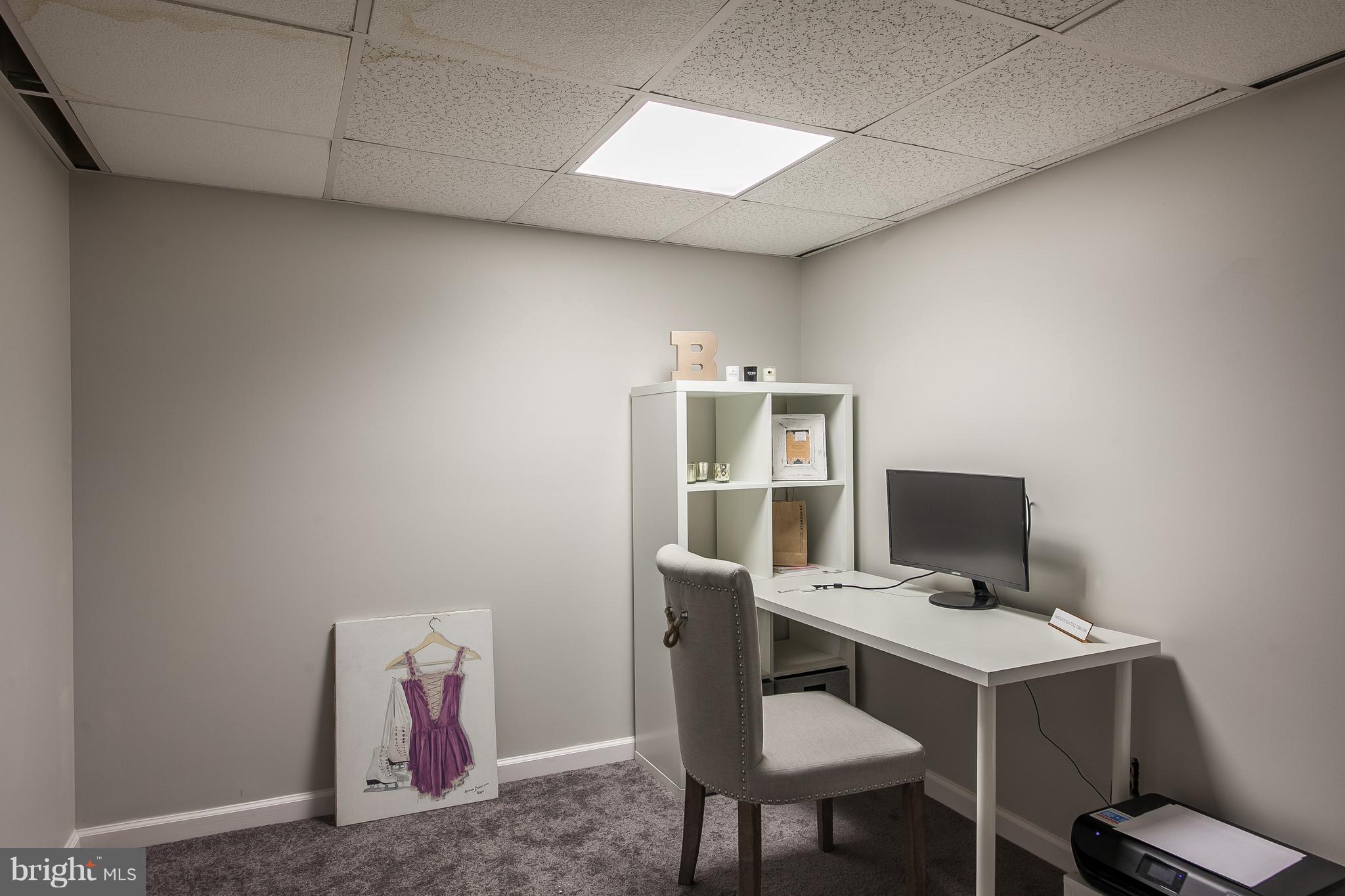 SPRING KNOLL - Residential