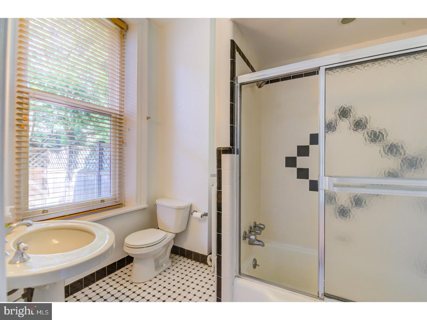 RITTENHOUSE SQUARE - Residential Income