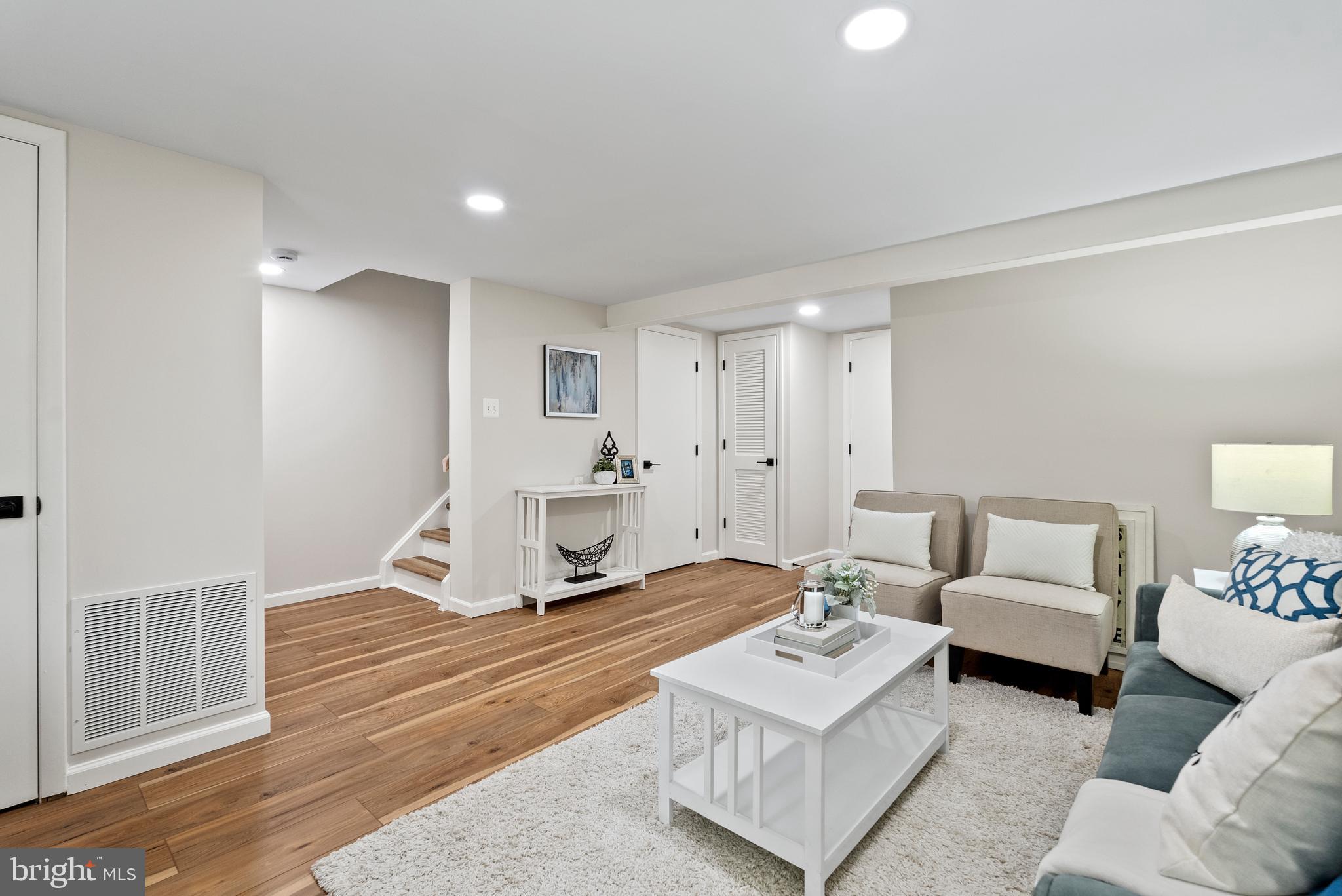 WARWICK VILLAGE - Residential