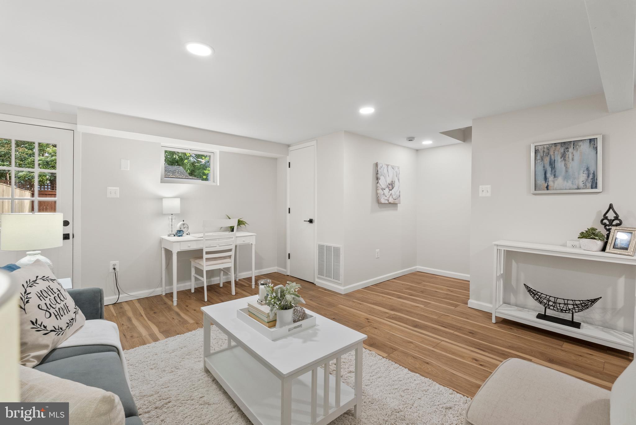 WARWICK VILLAGE - Residential