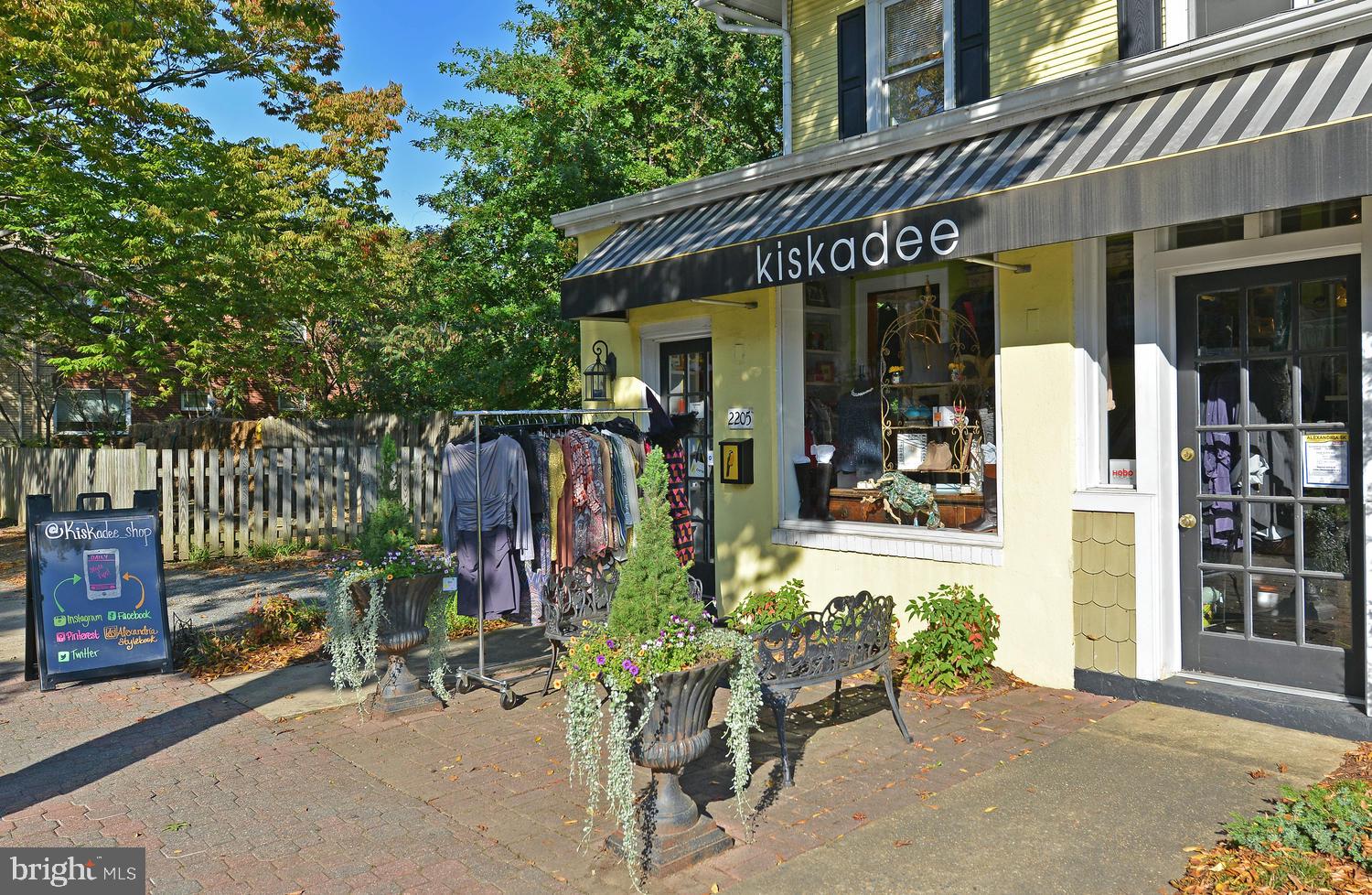 WARWICK VILLAGE - Residential