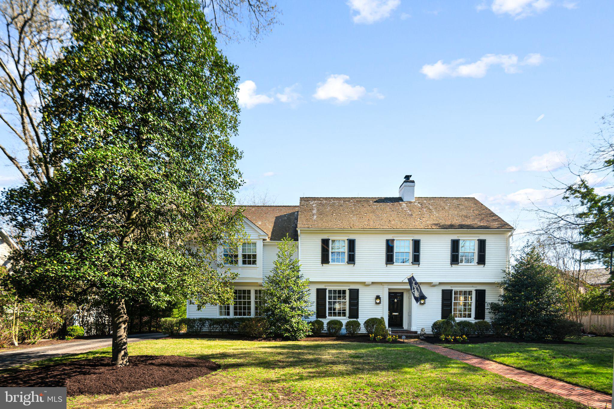 370 STATION AVENUE