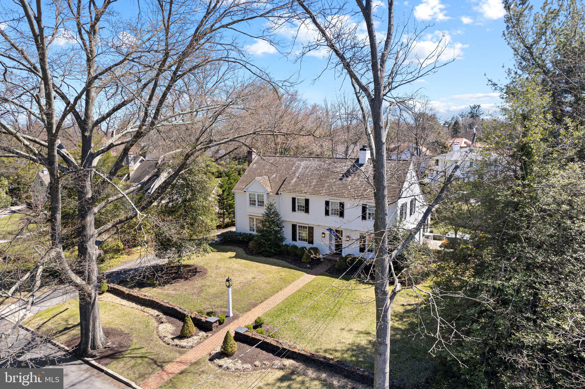 370 STATION AVENUE