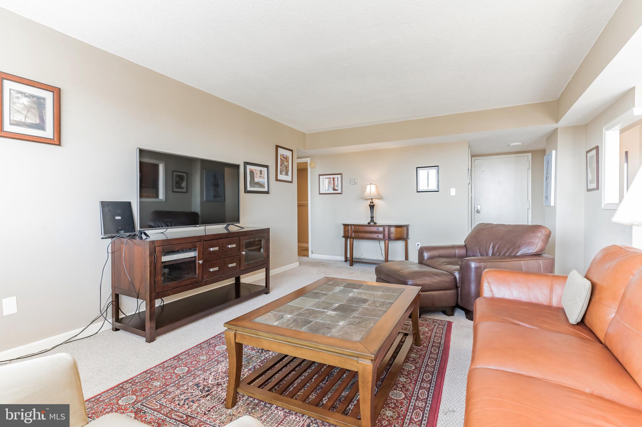 PRESIDENTIAL TOWERS - Residential