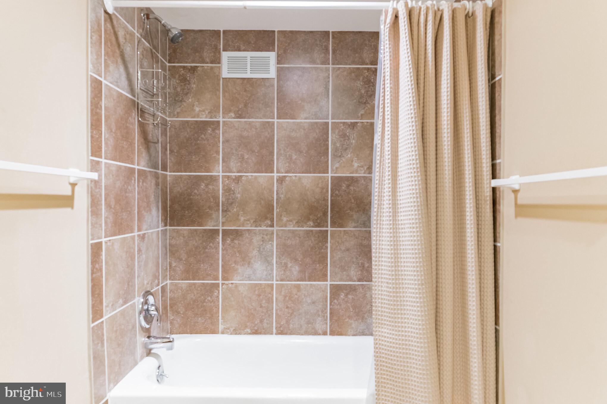 PRESIDENTIAL TOWERS - Residential