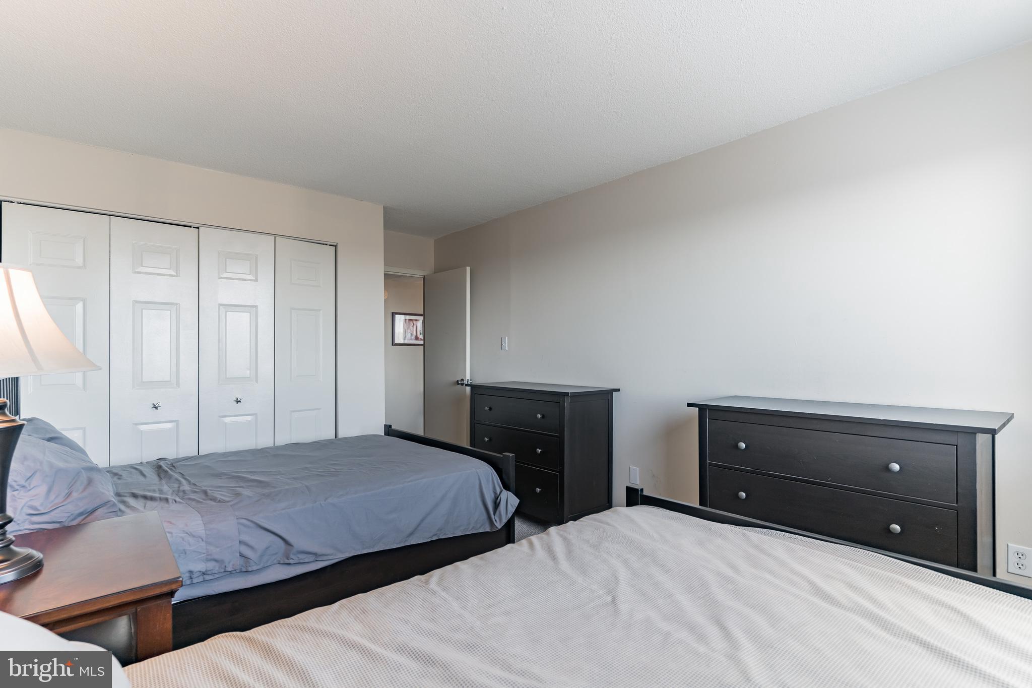 PRESIDENTIAL TOWERS - Residential