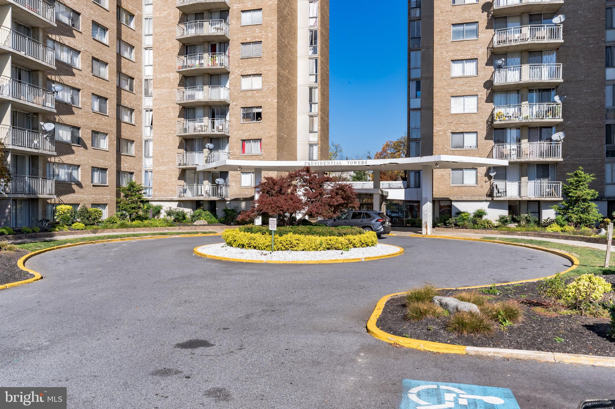 PRESIDENTIAL TOWERS - Residential