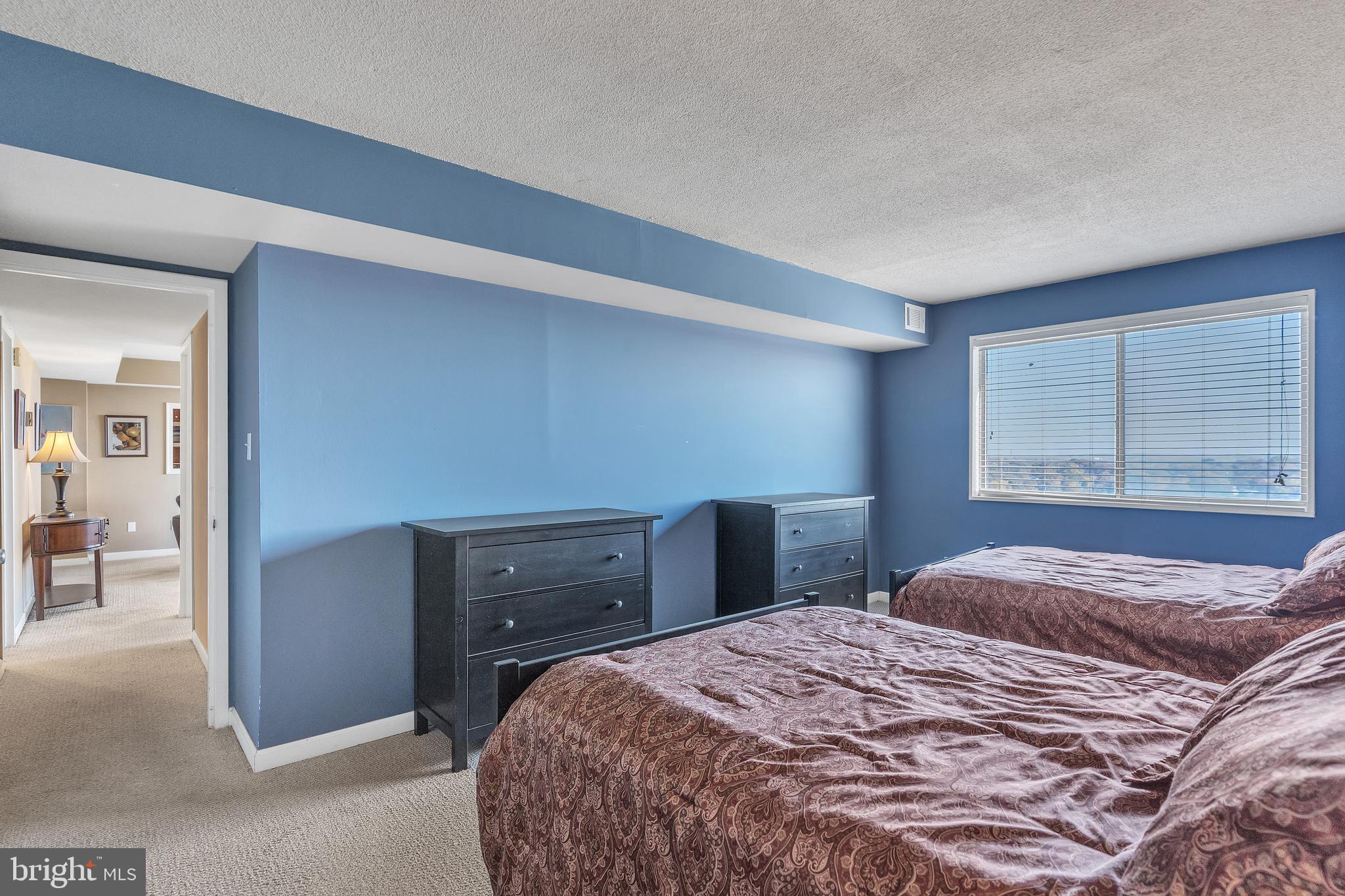 PRESIDENTIAL TOWERS - Residential