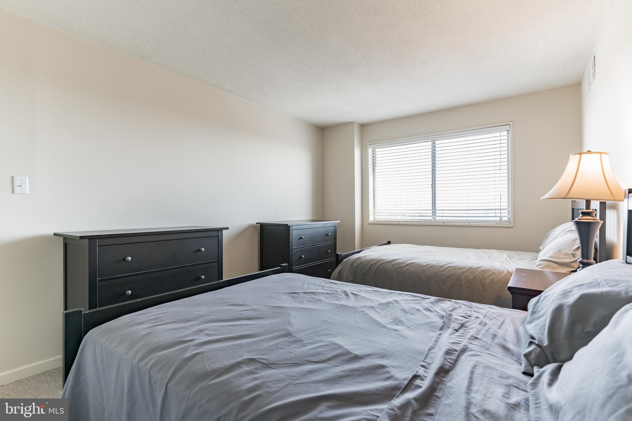 PRESIDENTIAL TOWERS - Residential