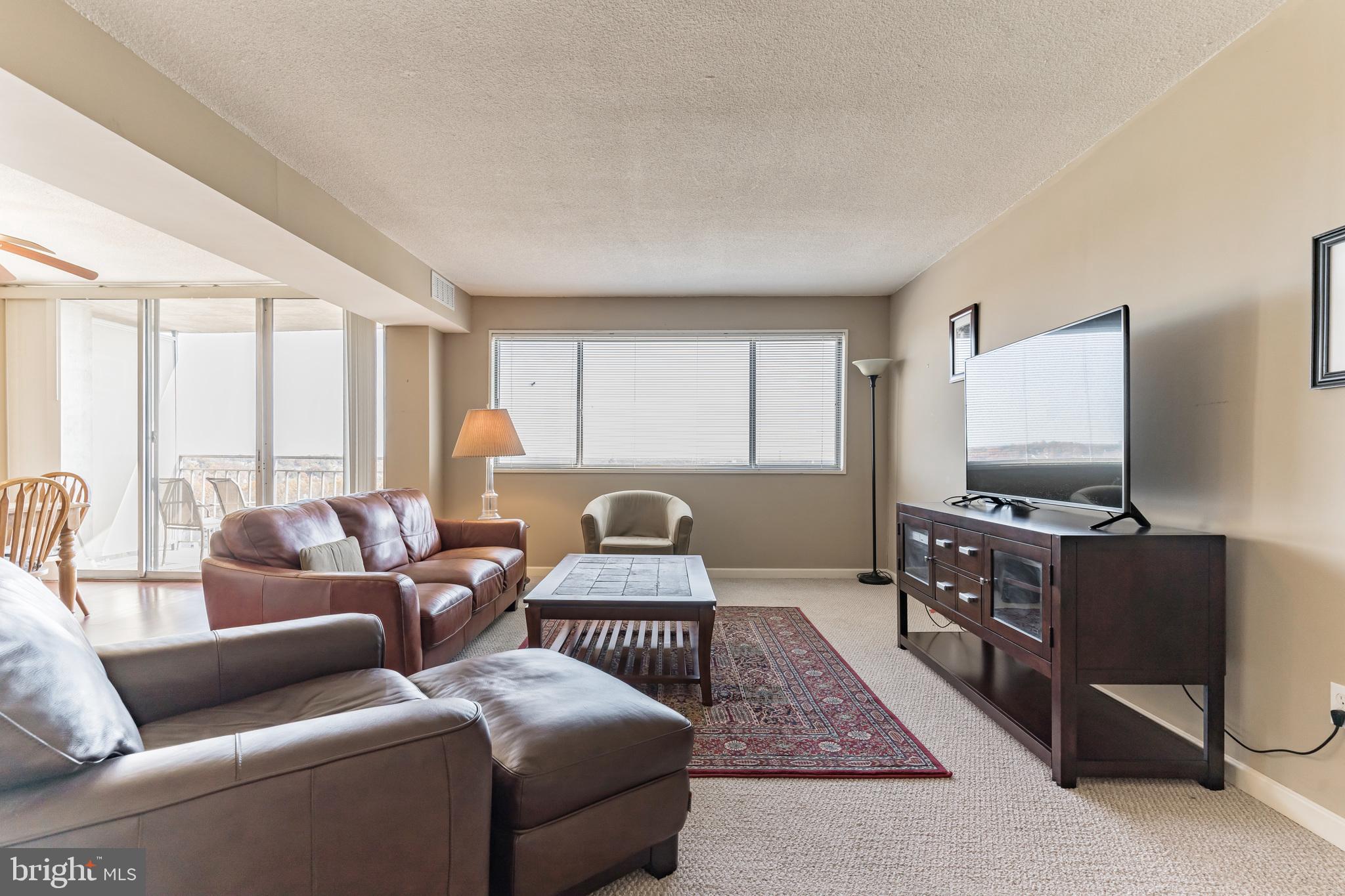 PRESIDENTIAL TOWERS - Residential