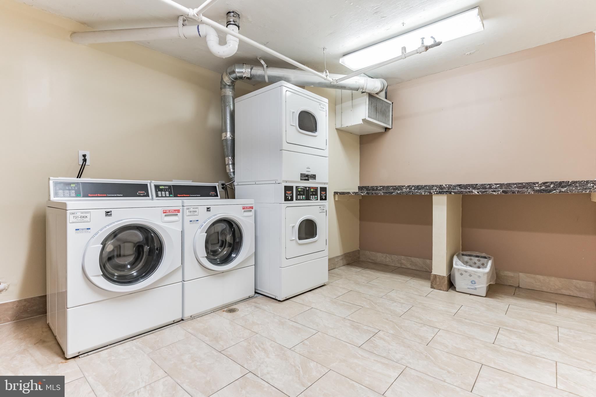 PRESIDENTIAL TOWERS - Residential