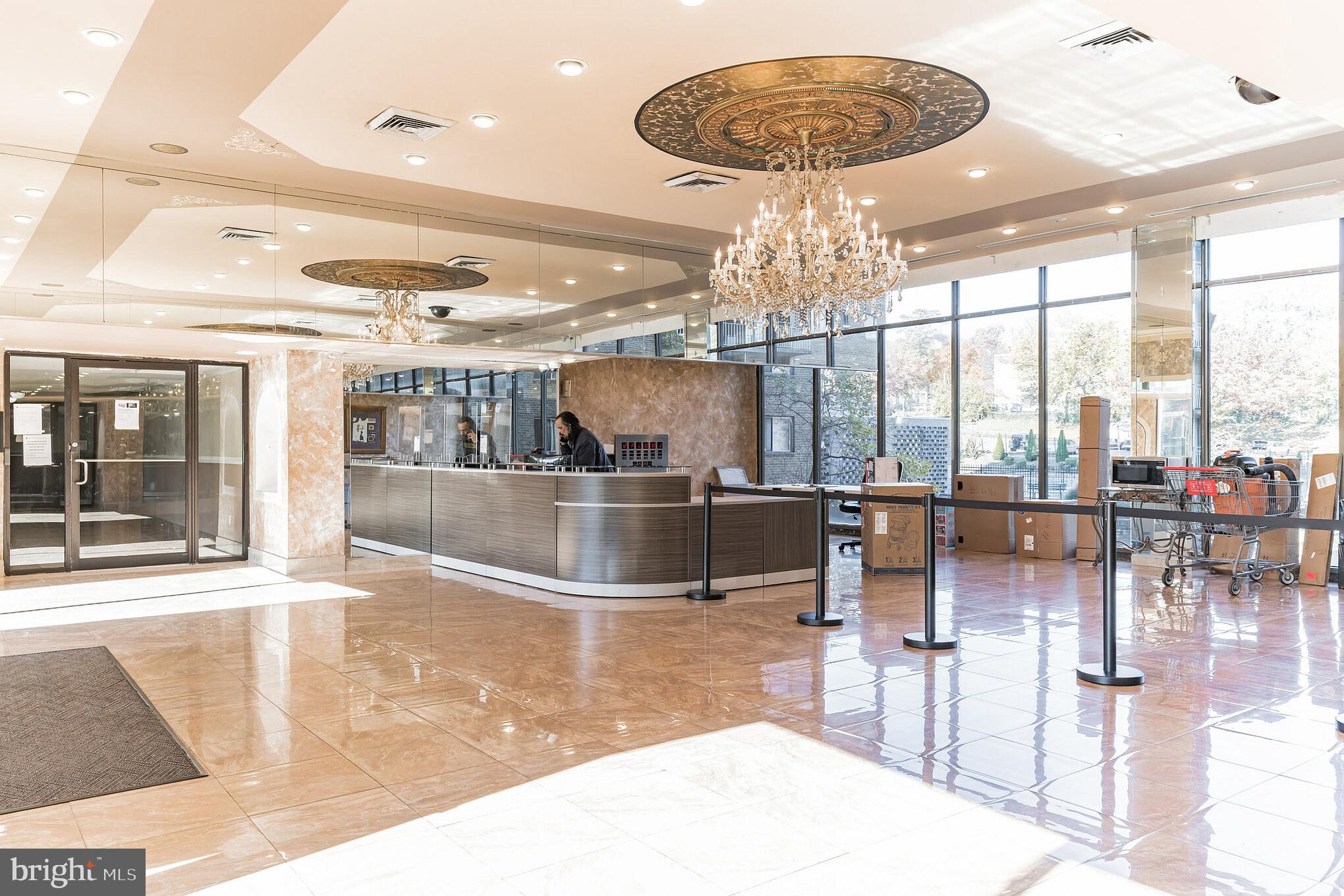 PRESIDENTIAL TOWERS - Residential