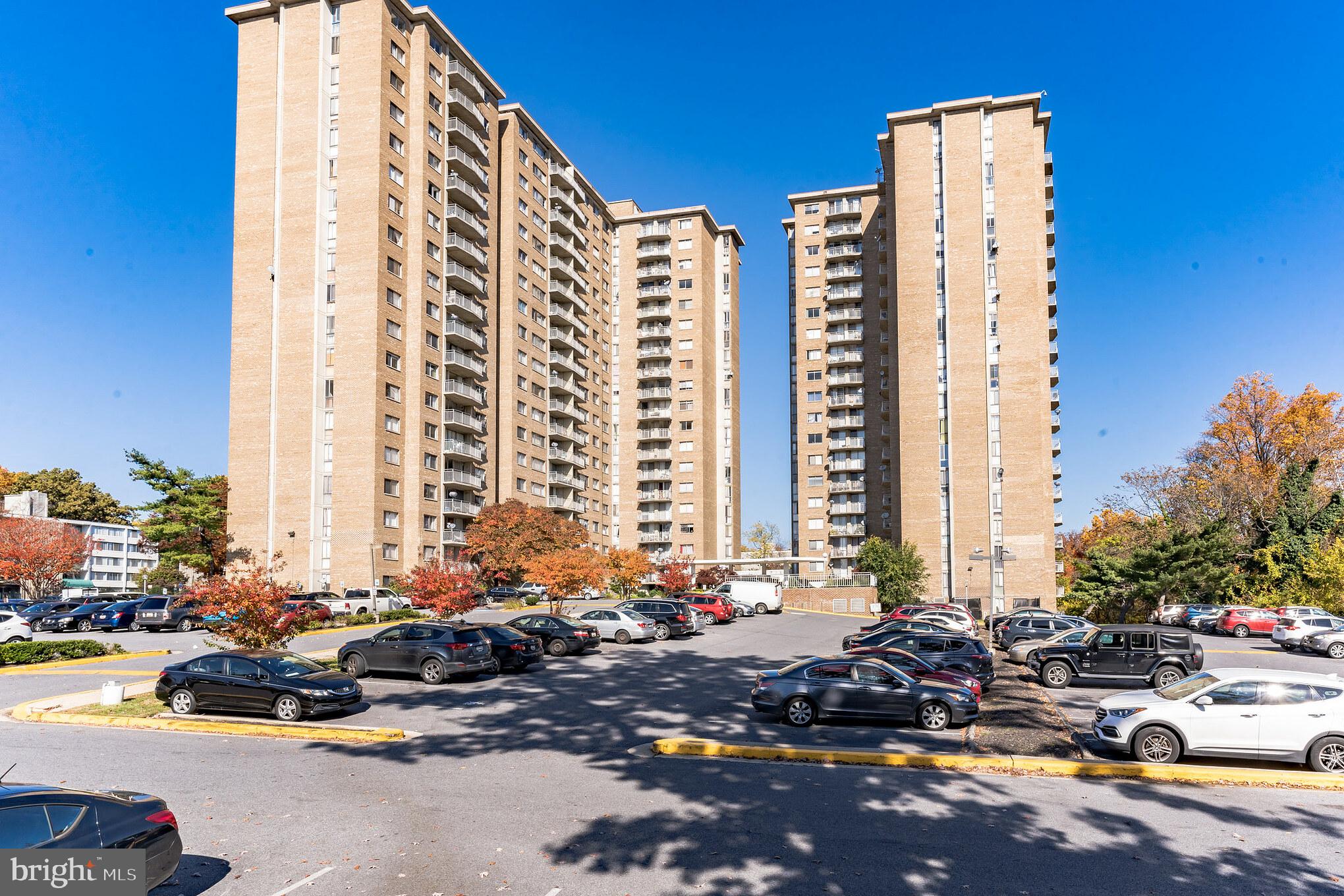 PRESIDENTIAL TOWERS - Residential