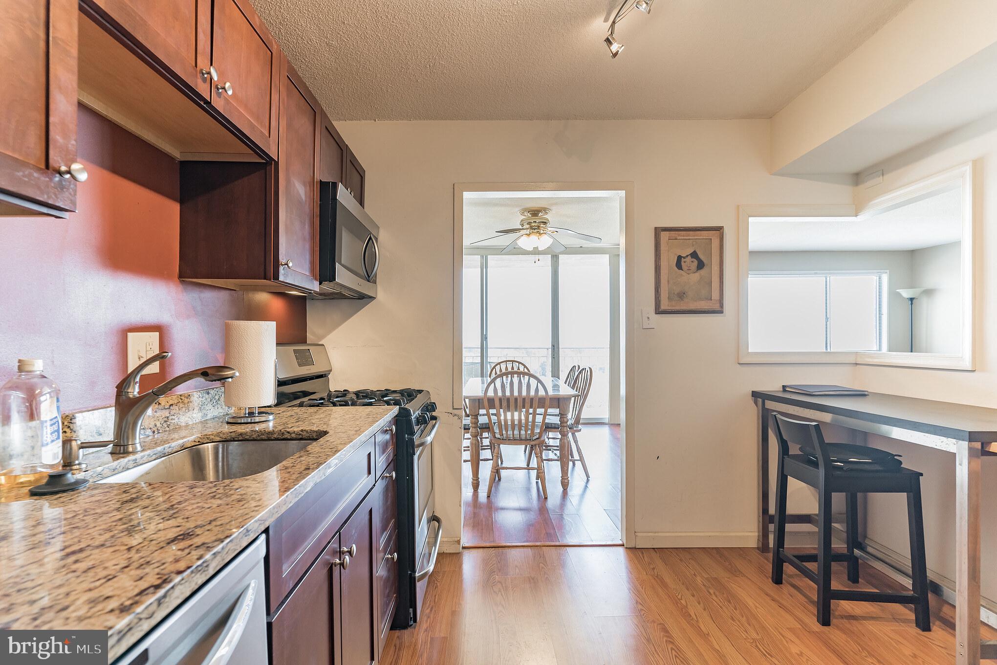 PRESIDENTIAL TOWERS - Residential