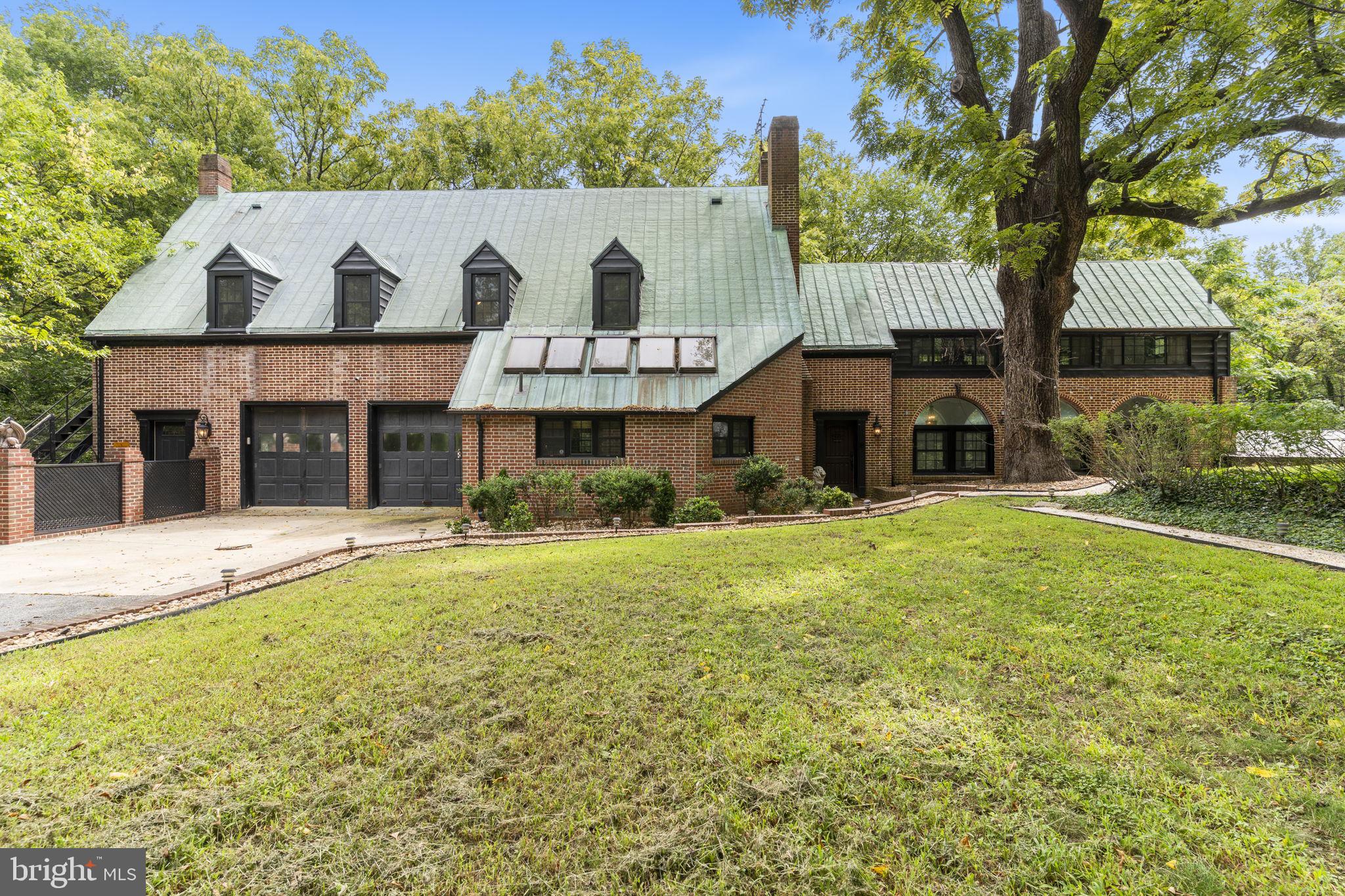 1040 WHITE SANDS DRIVE