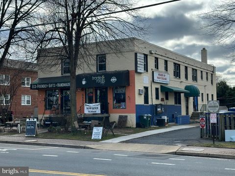 Photo of 5852 Washington Boulevard, ARLINGTON, VA 22205 (MLS # VAAR2043422)