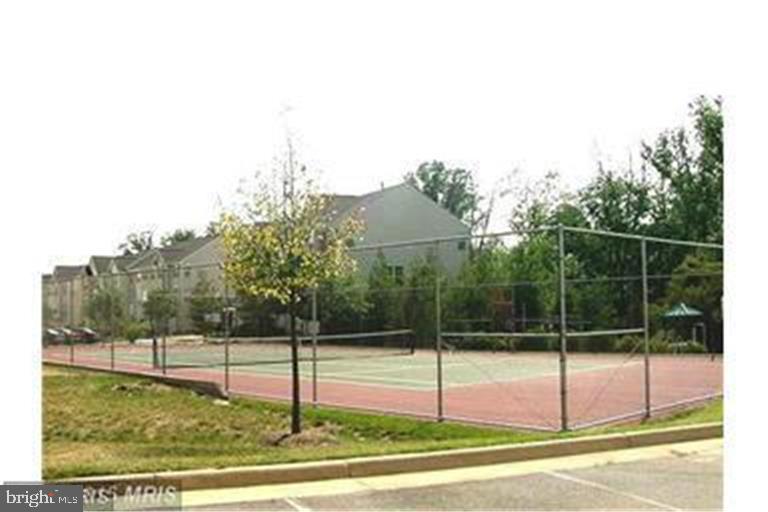 MCNAIR FARMS LANDBAY - Residential Lease