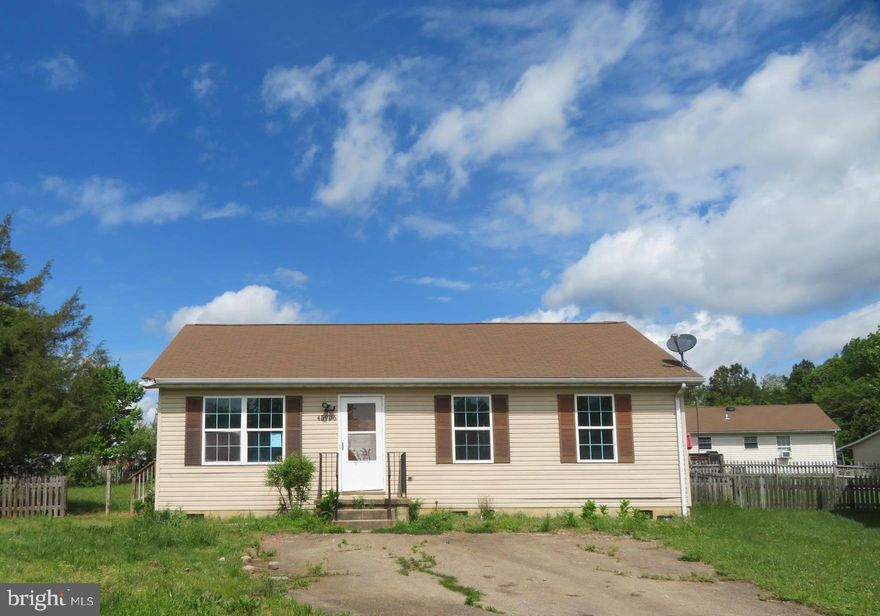 One level Rambler, three bedrooms, 1 bath. Home located on cul-de-dac, with plenty of yard space. No HOA! Sold AS IS.