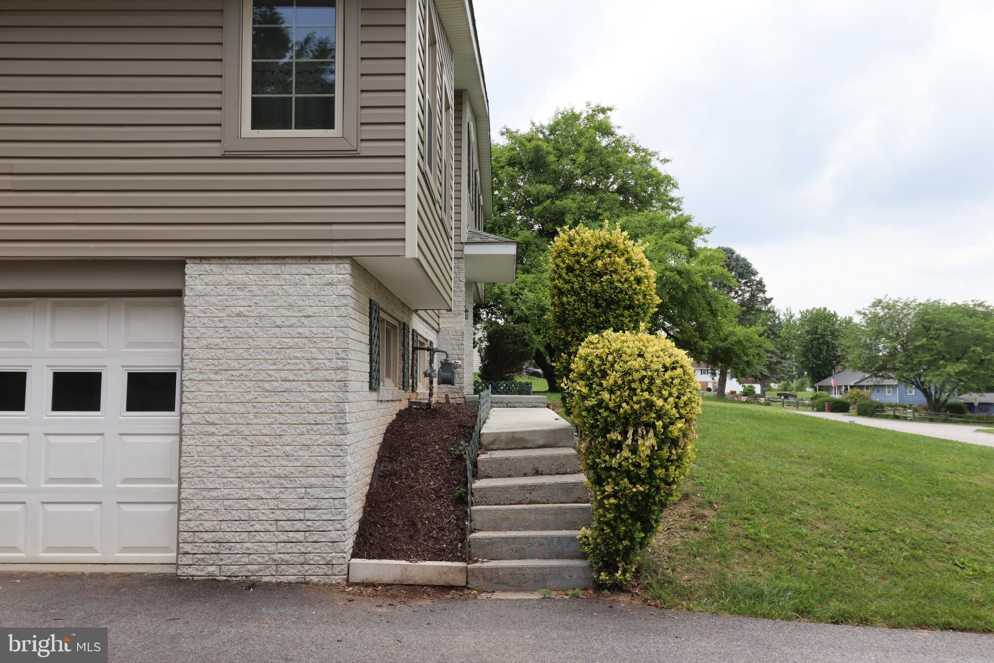 WEST MANHEIM - Residential