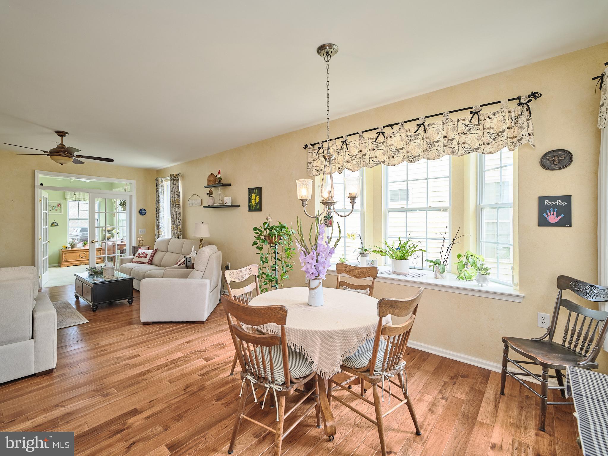 HERITAGE CR ESTS - Residential