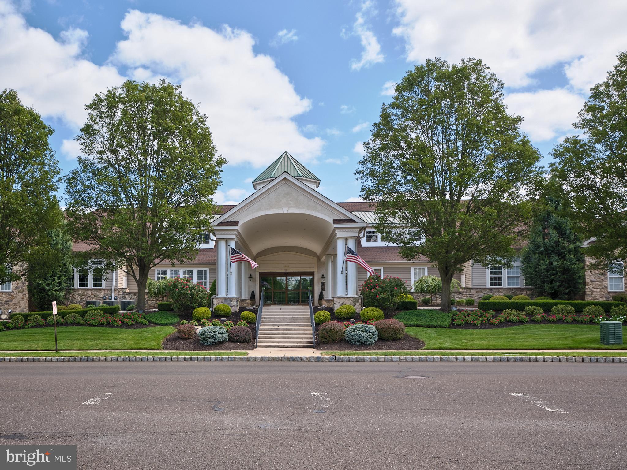 HERITAGE CR ESTS - Residential