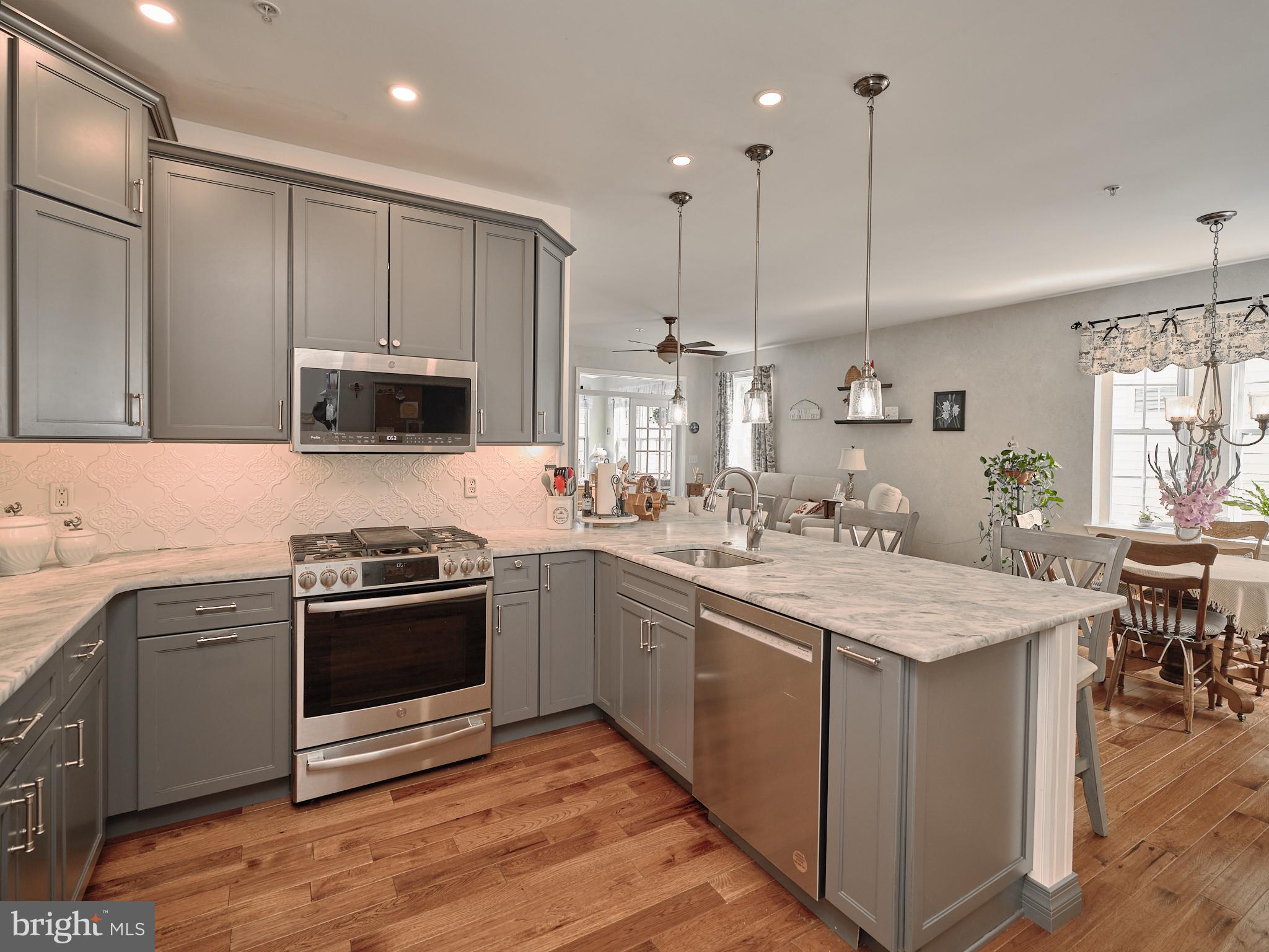 HERITAGE CR ESTS - Residential