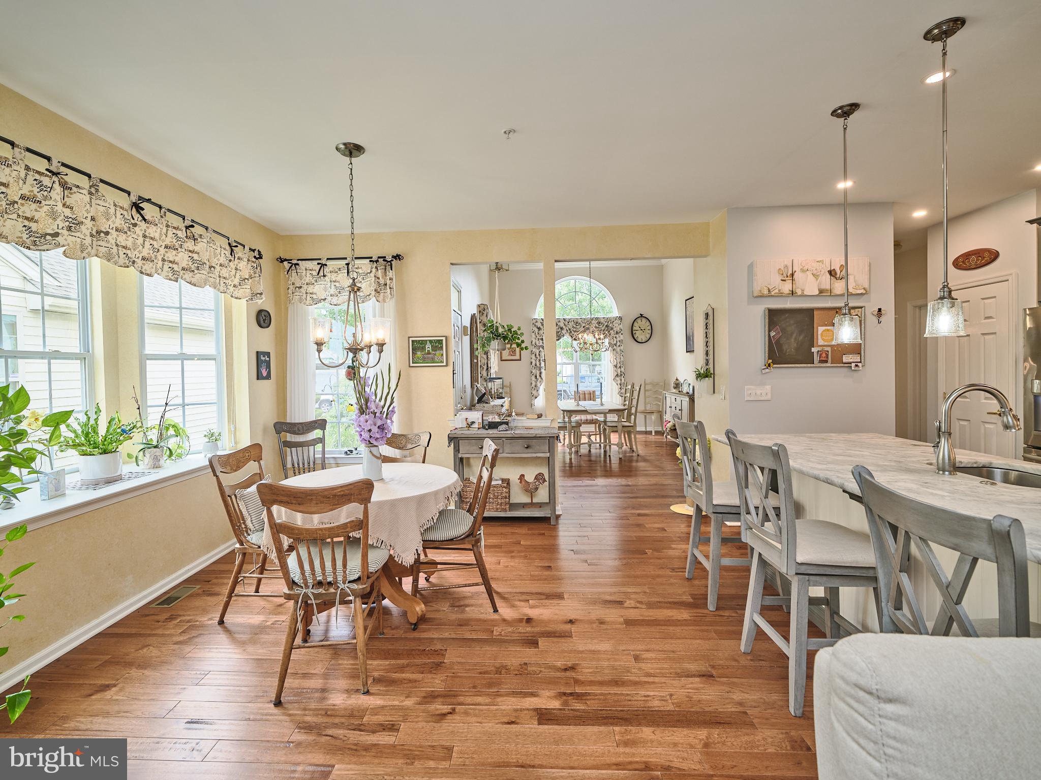 HERITAGE CR ESTS - Residential